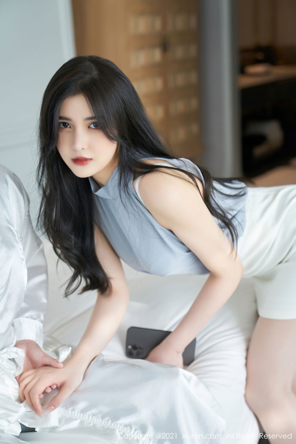 美人秘书韩静安 给王总送笔记本