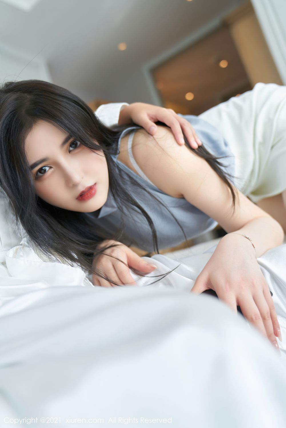 美人秘书韩静安 给王总送笔记本