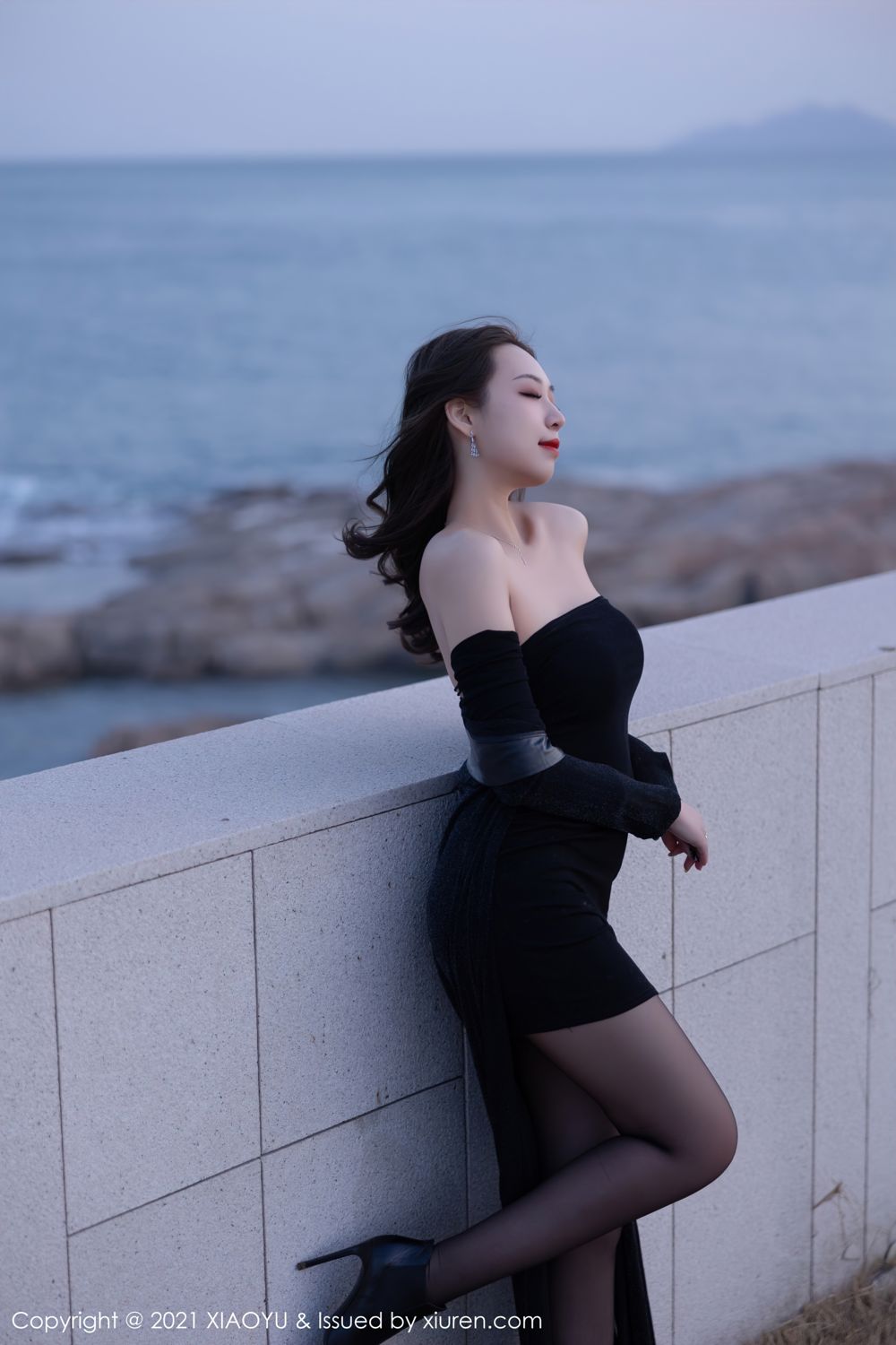 冷艳女神郑颖姗 魅惑的黑色服饰