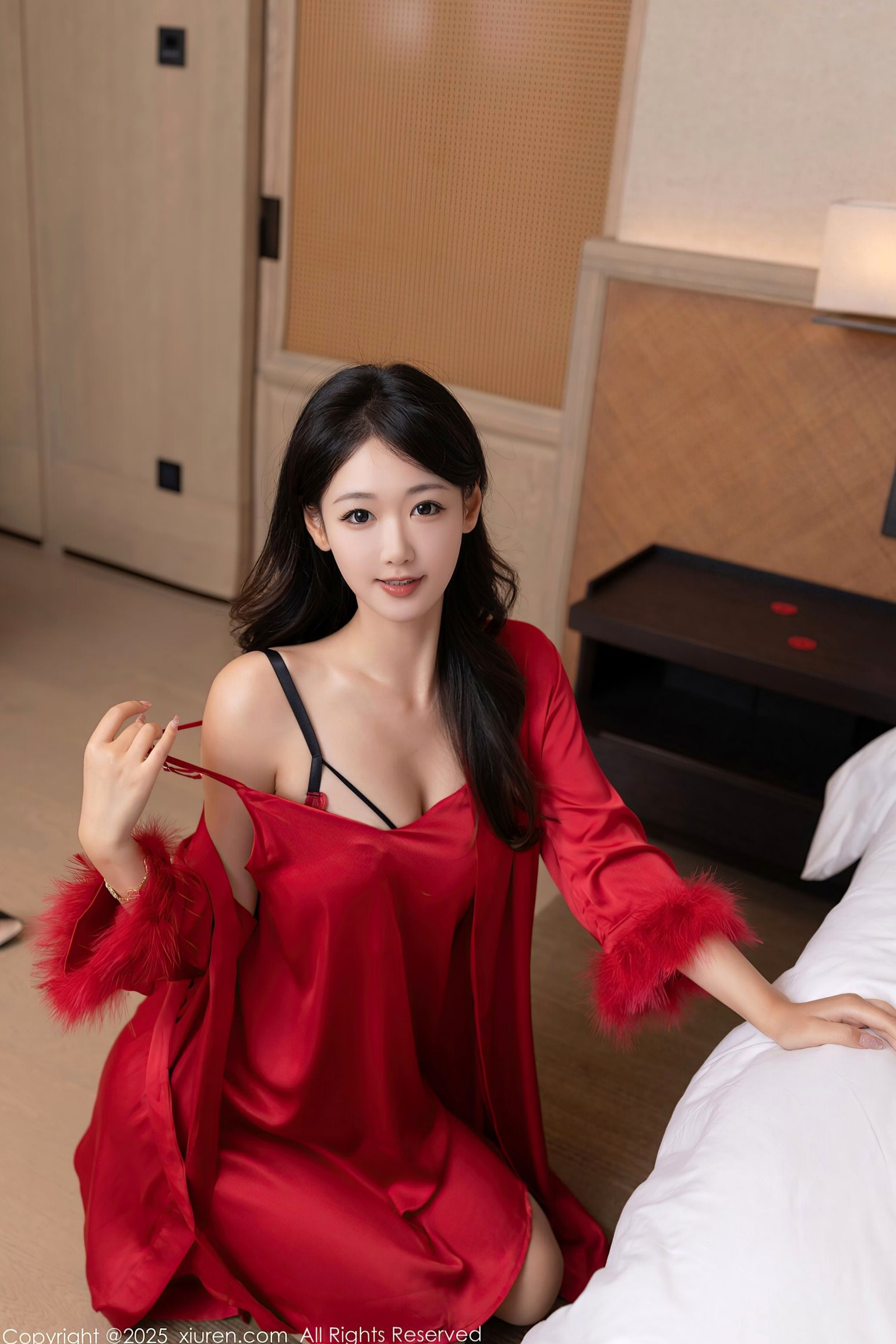 XiuRen秀人网 NO.10768 唐安琪 红色丝绸睡衣肉丝美腿 喜庆卧室私房性感写真