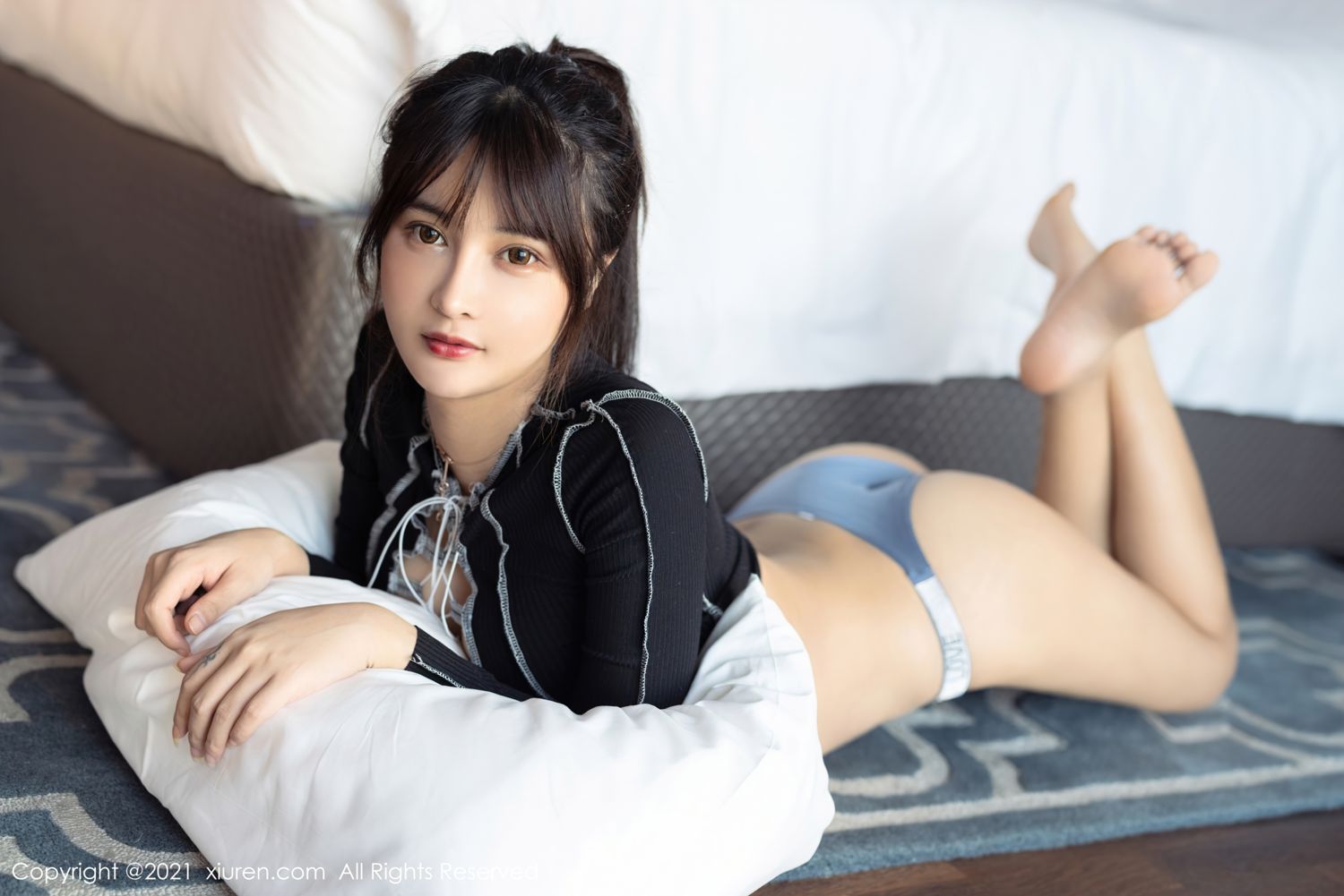 丰满妹子萌奈子 超A的短裙有致