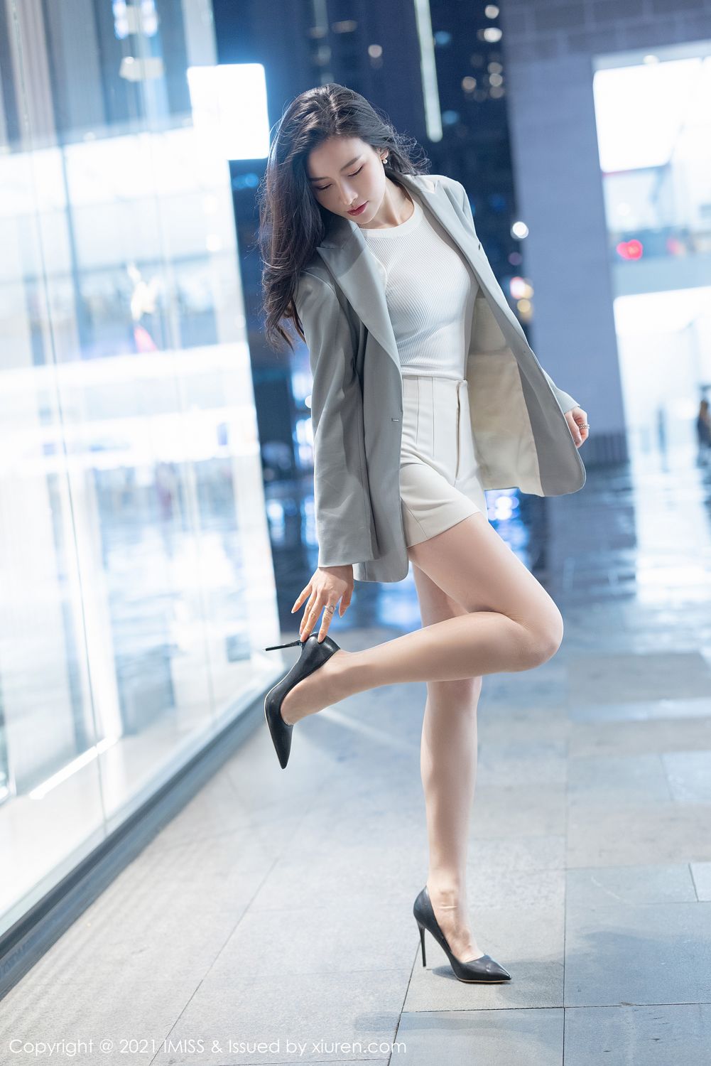 气质美女Vanessa 优雅多姿的职场OL