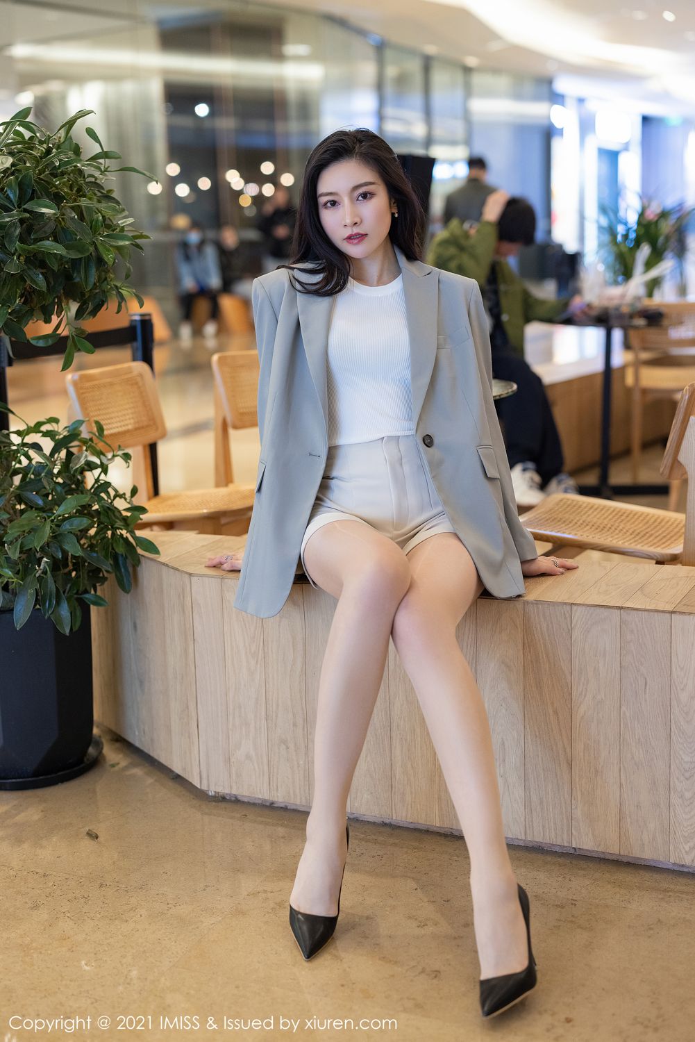 气质美女Vanessa 优雅多姿的职场OL