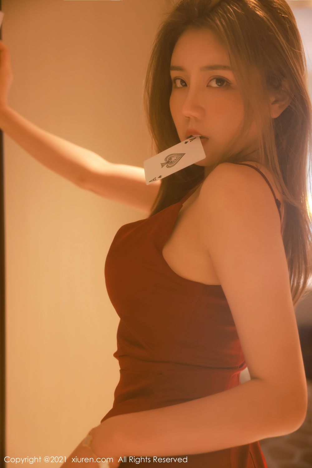 荷官女郎夏西CiCi 猩红吊裙港风娇媚