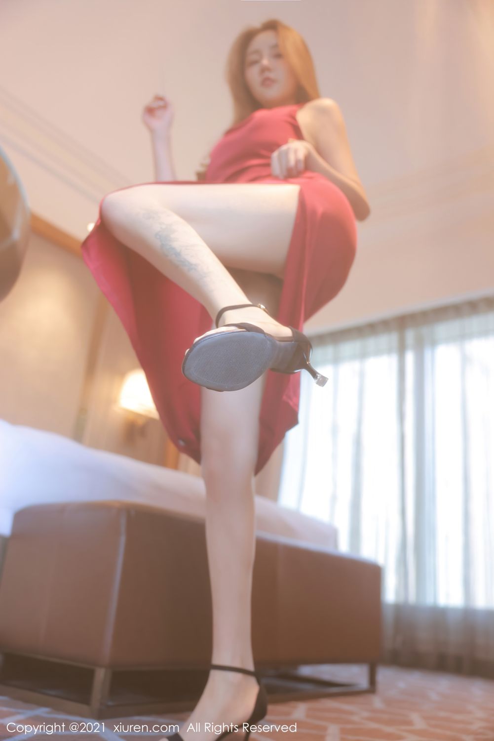 荷官女郎夏西CiCi 猩红吊裙港风娇媚