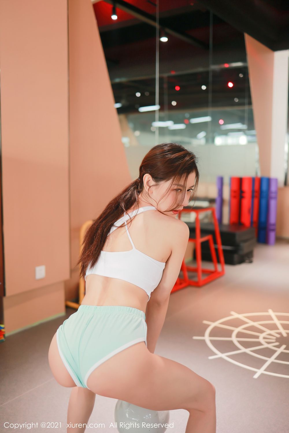 养眼美女尹甜甜 真实的健身房