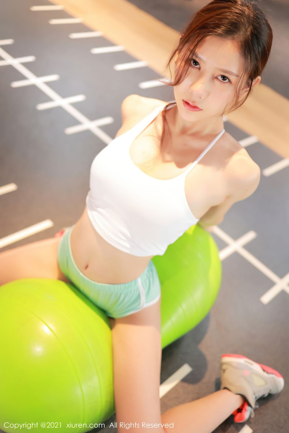 养眼美女尹甜甜 真实的健身房