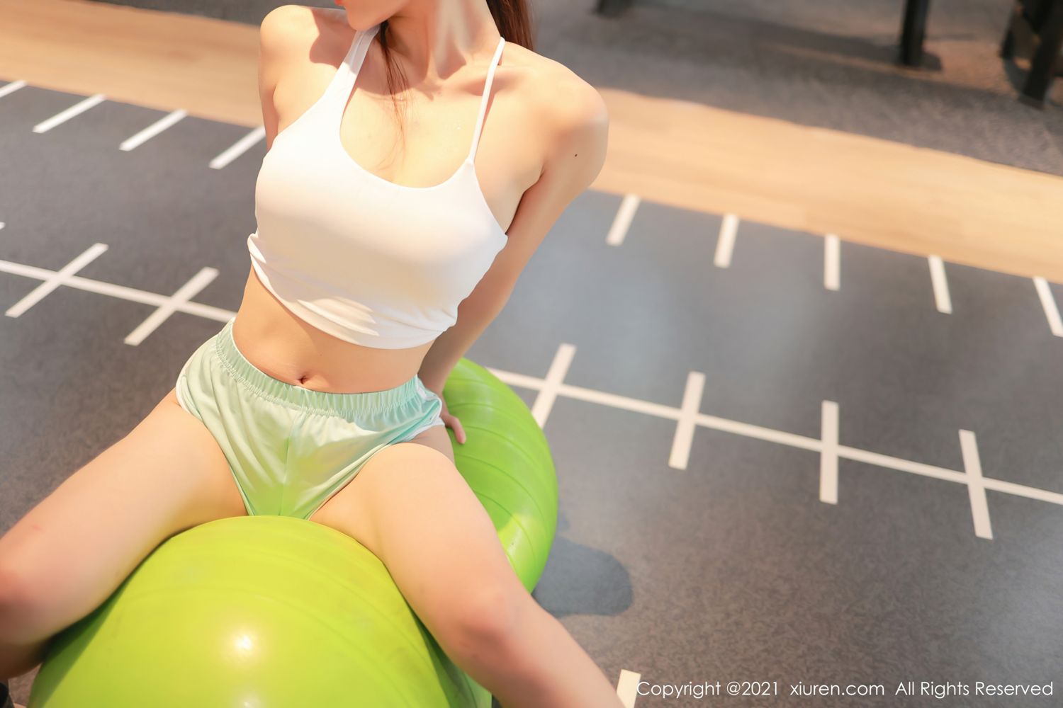 养眼美女尹甜甜 真实的健身房