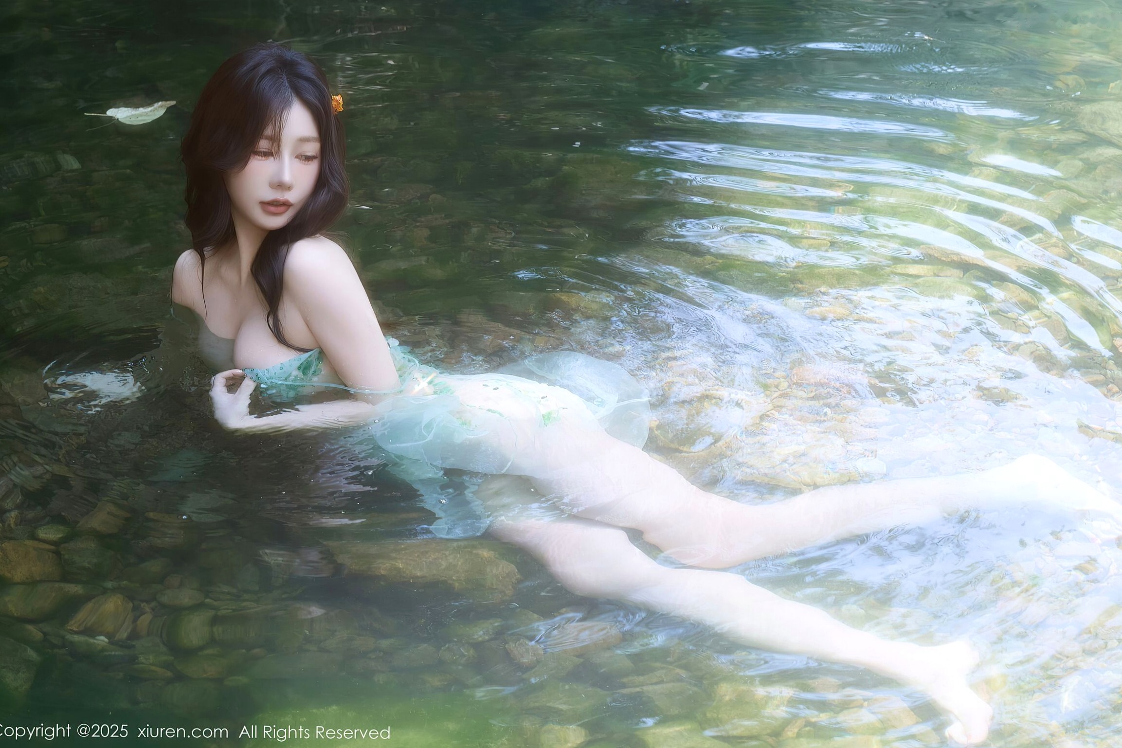 XiuRen秀人网 NO.10756 尹甜甜 - 户外小溪淡绿透视纱裙仙气性感写真