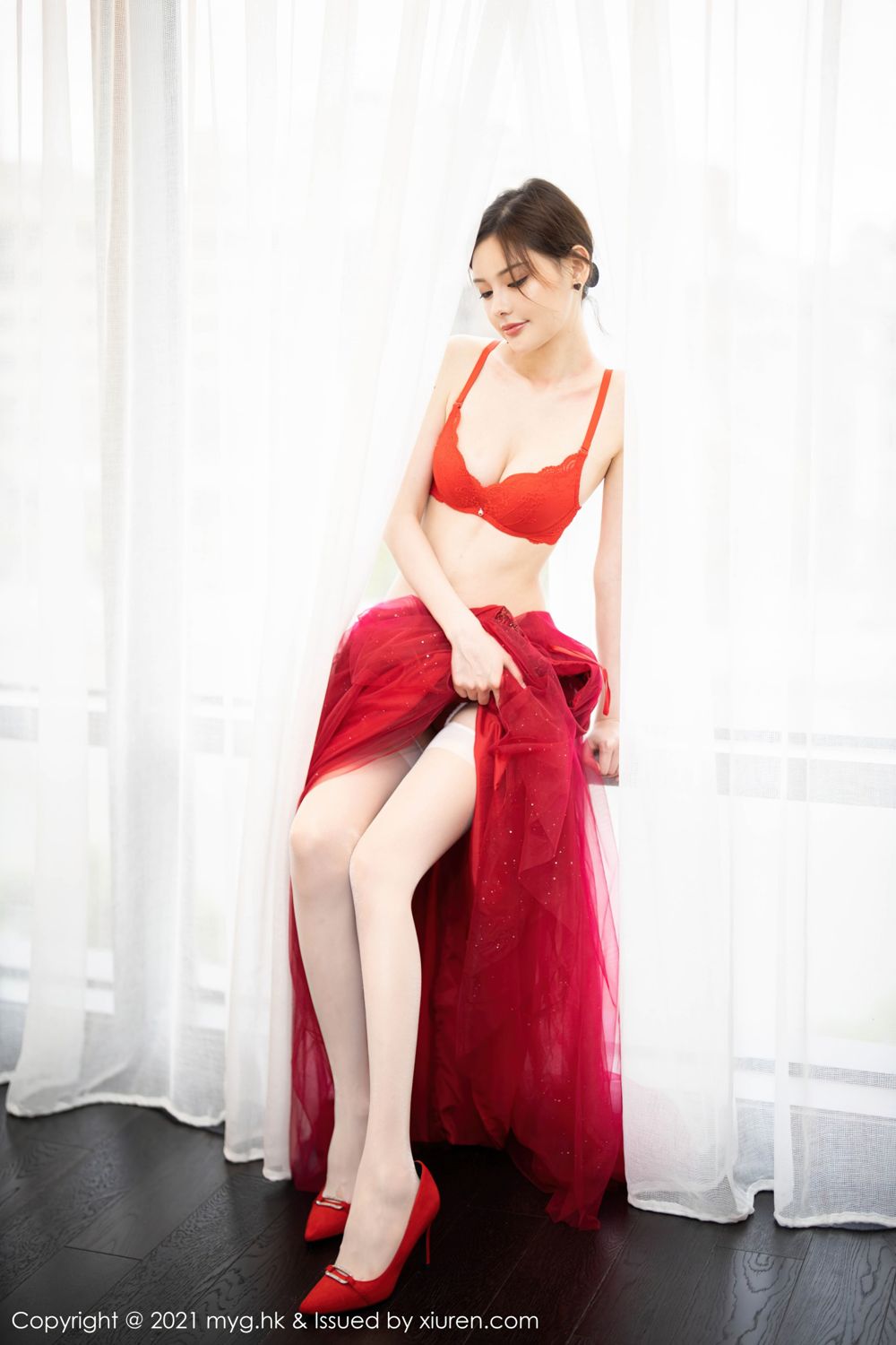 红裙女神小夕juju 让人心神俱醉