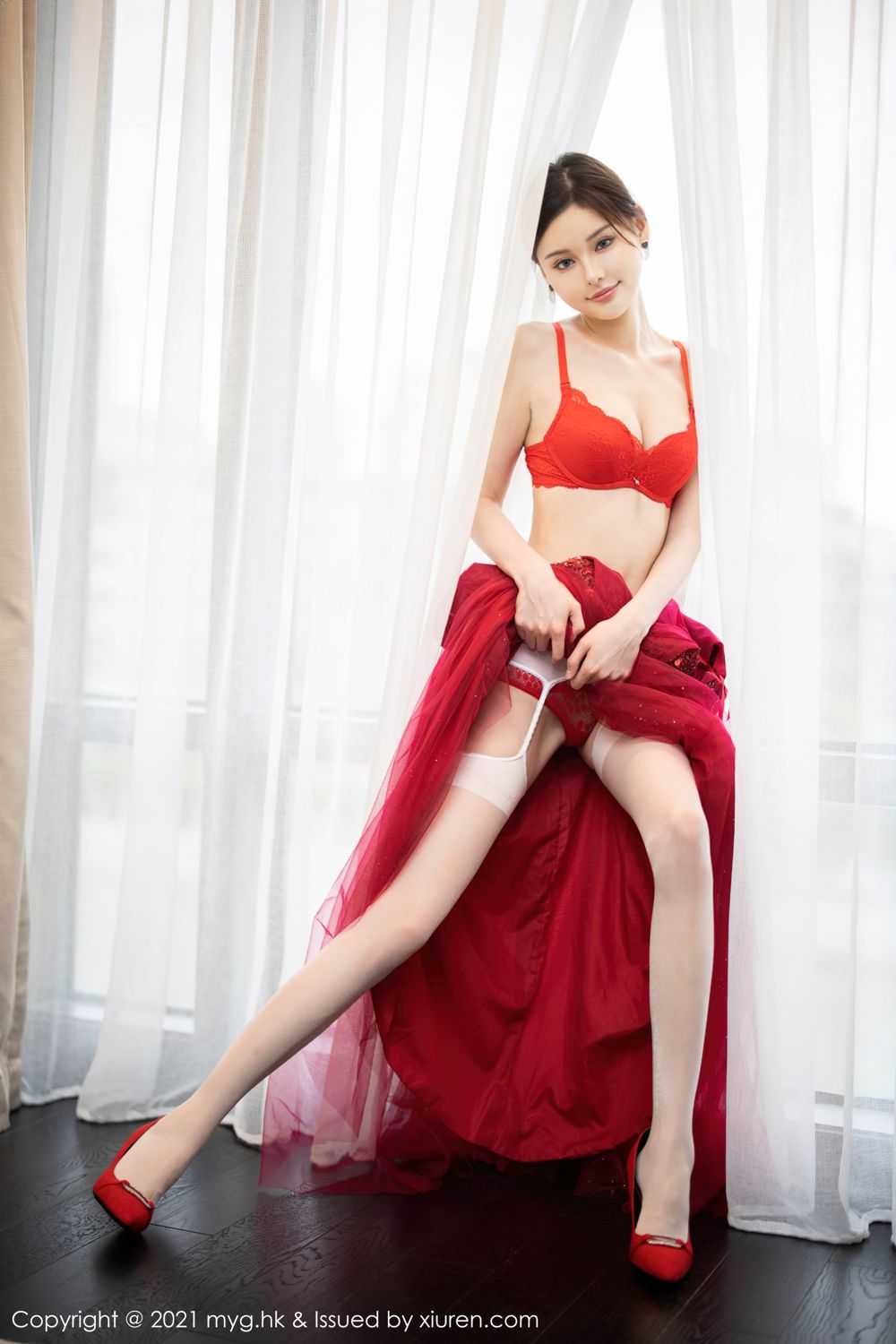 红裙女神小夕juju 让人心神俱醉