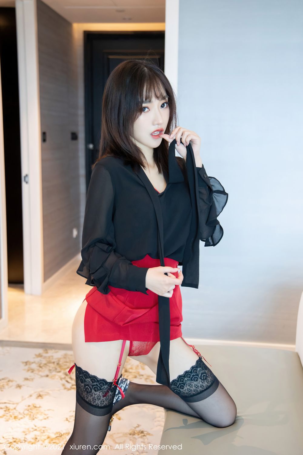 粉墨少女西门小玉 鲜艳多姿猩红服饰