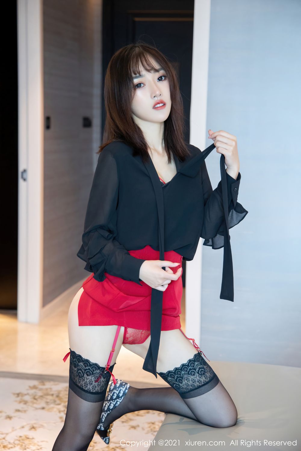 粉墨少女西门小玉 鲜艳多姿猩红服饰