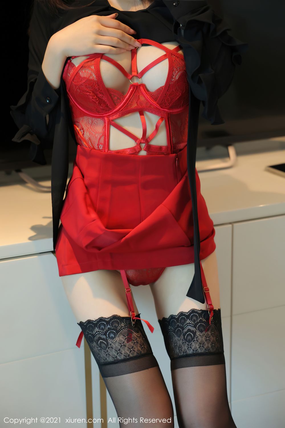 粉墨少女西门小玉 鲜艳多姿猩红服饰