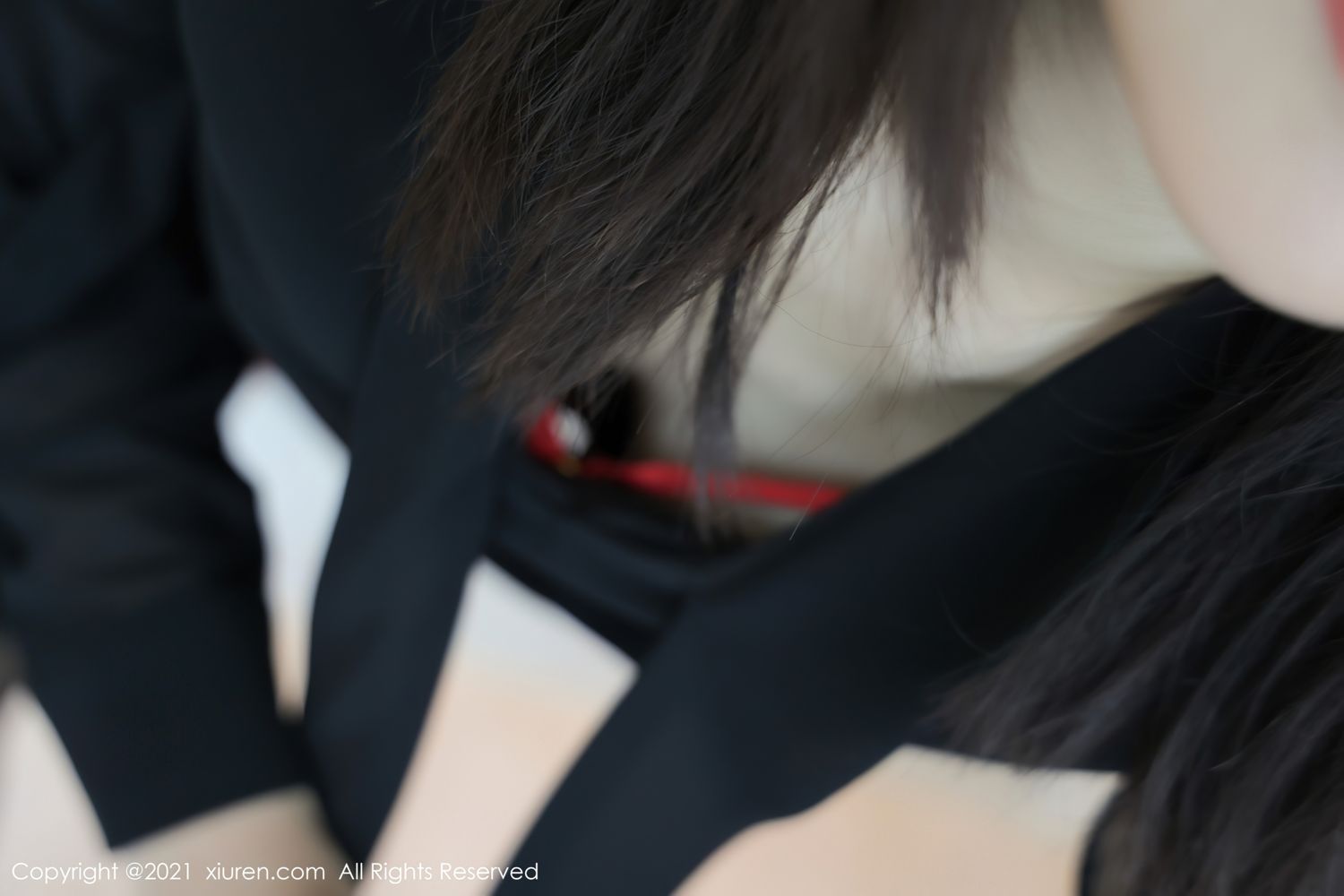粉墨少女西门小玉 鲜艳多姿猩红服饰