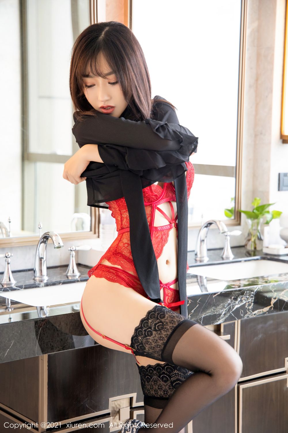粉墨少女西门小玉 鲜艳多姿猩红服饰