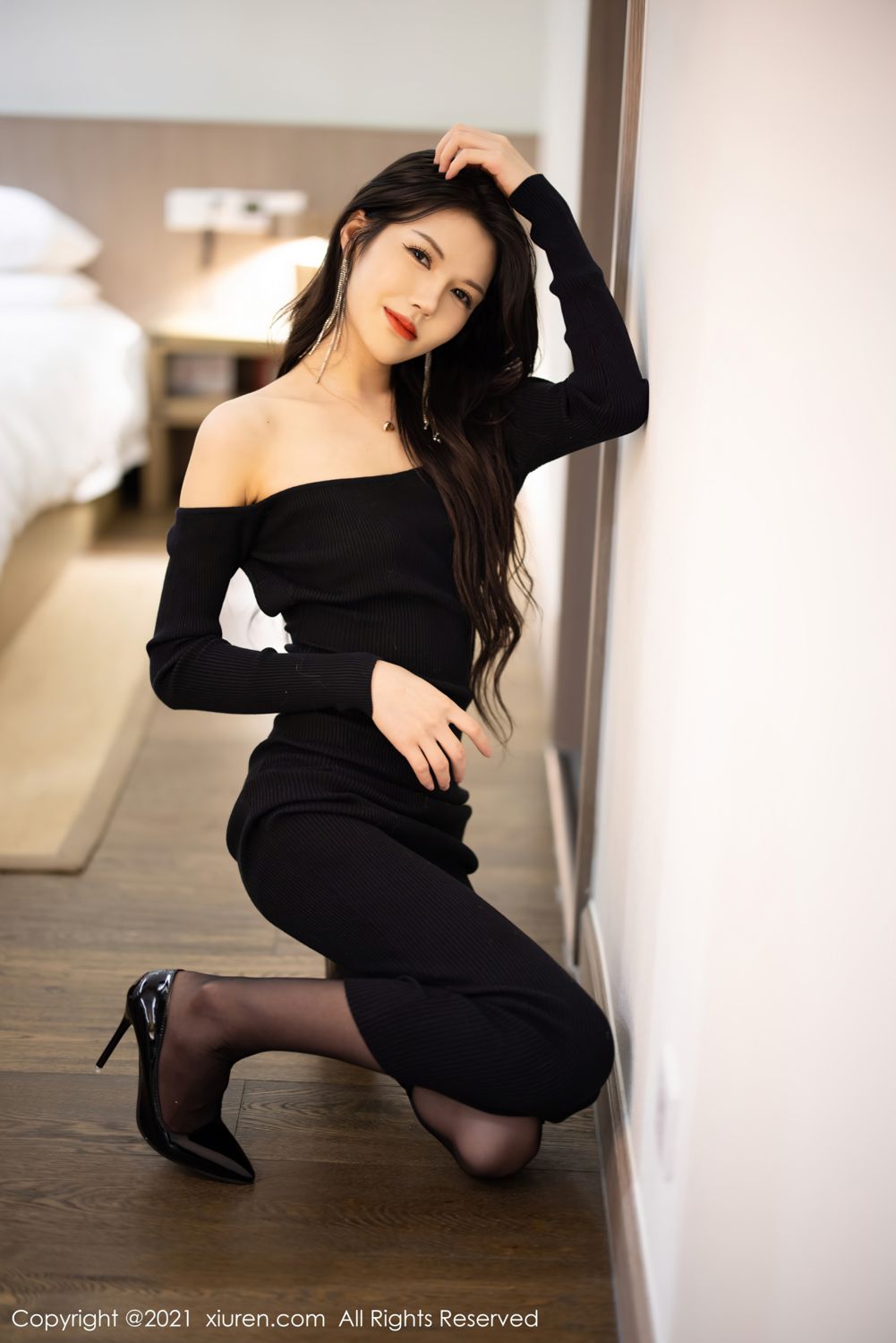 新人模特媛媛酱 性感典雅的礼裙