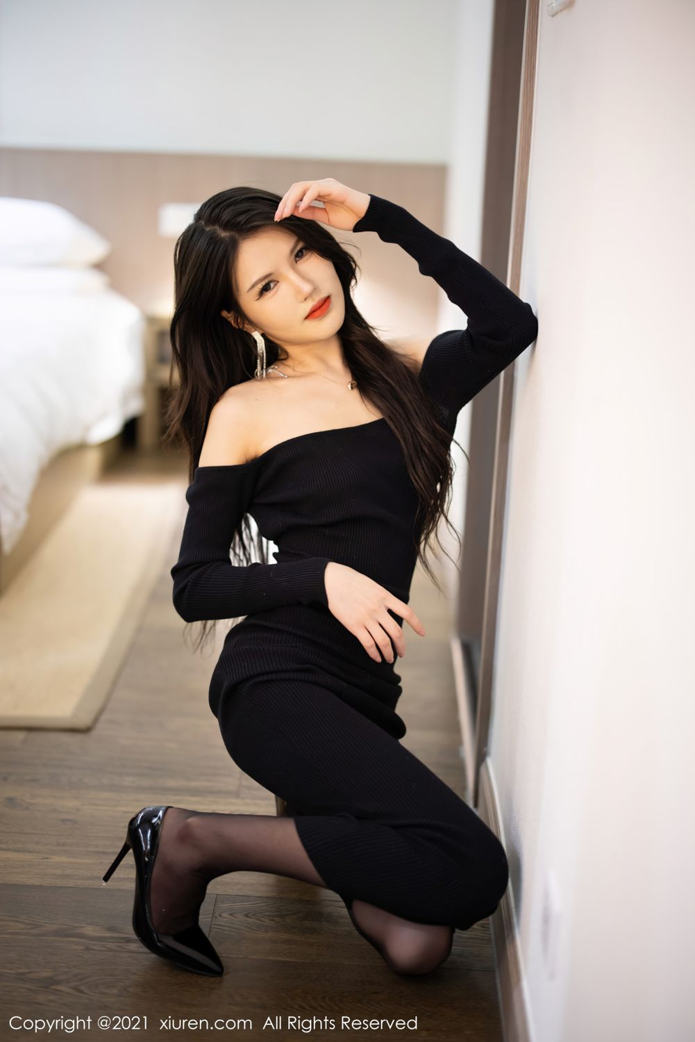 新人模特媛媛酱 性感典雅的礼裙