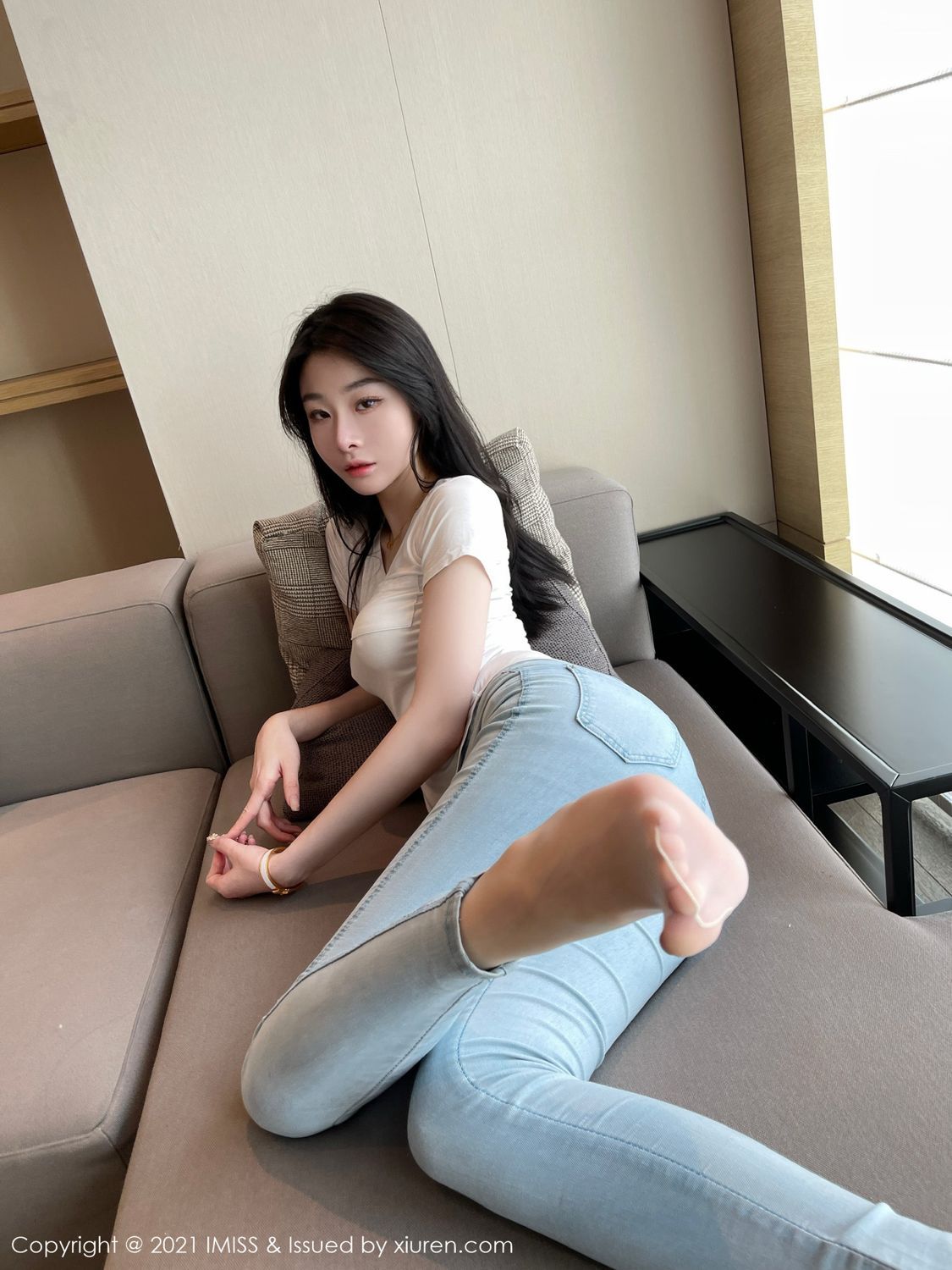 新人模特逗逗DouDou 长相清秀苗条多姿