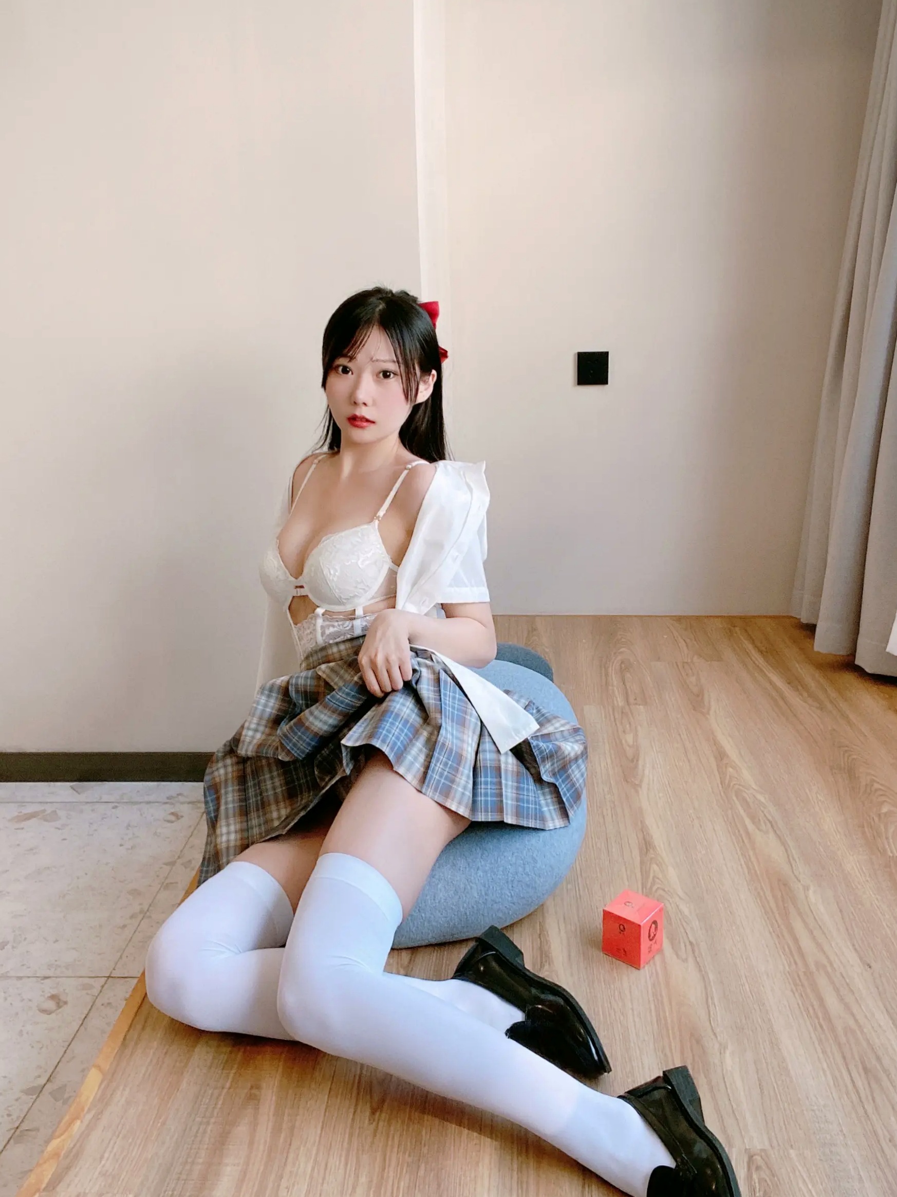 香草喵露露 JK格子裙清纯内衣私房照 甜美美腿写真