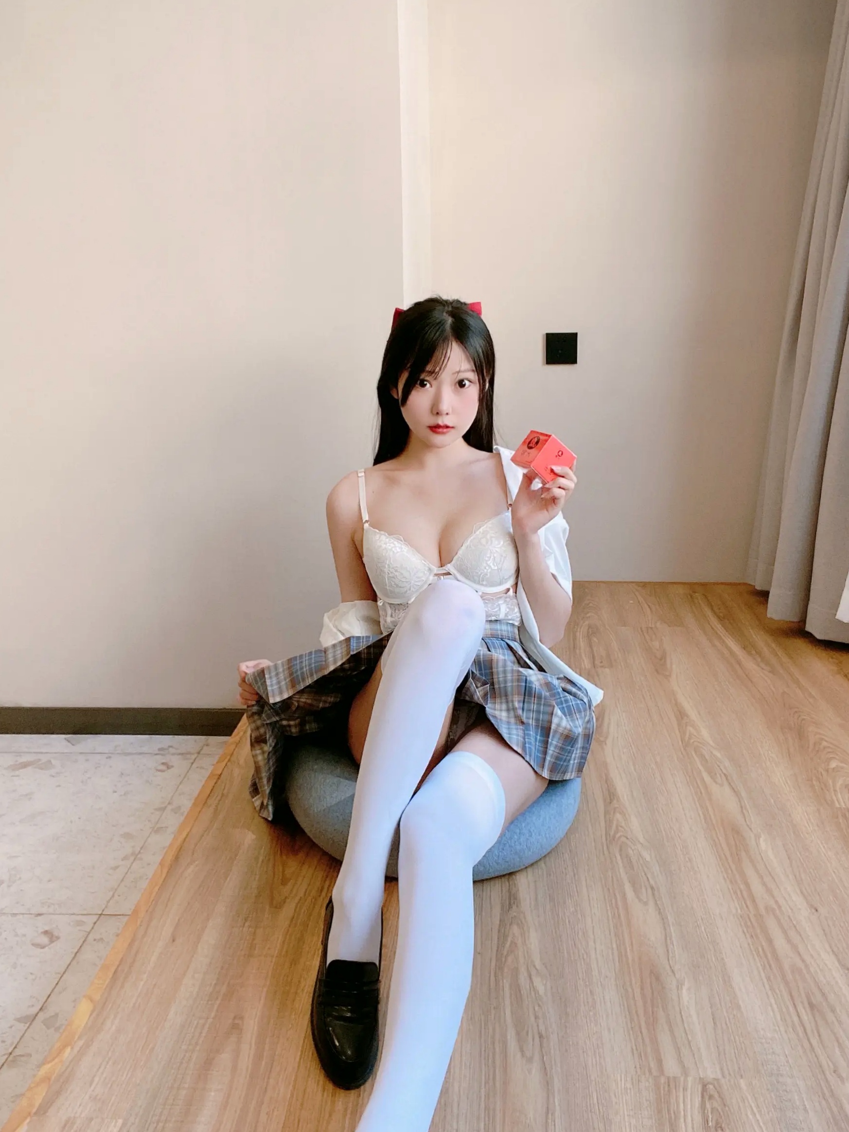 香草喵露露 JK格子裙清纯内衣私房照 甜美美腿写真