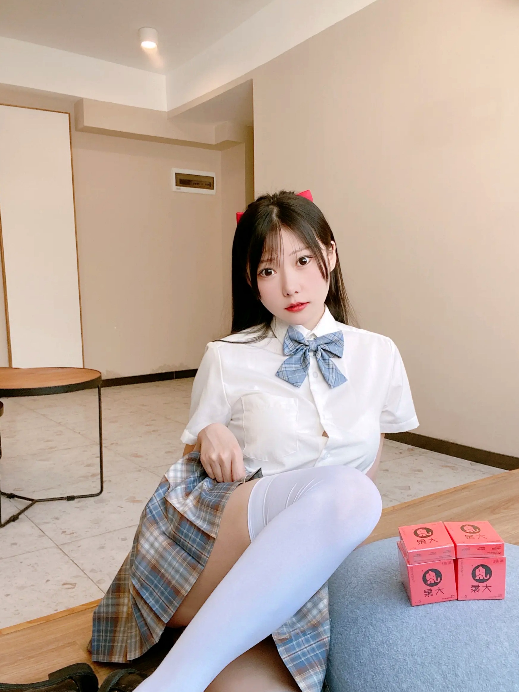 香草喵露露 JK格子裙清纯内衣私房照 甜美美腿写真