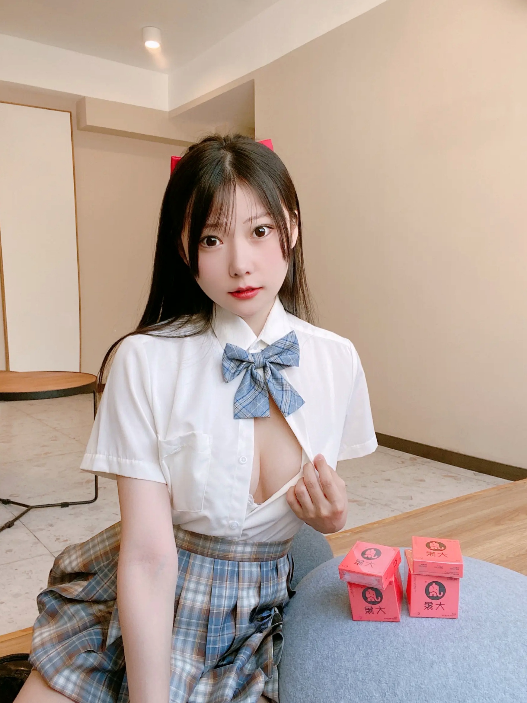 香草喵露露 JK格子裙清纯内衣私房照 甜美美腿写真