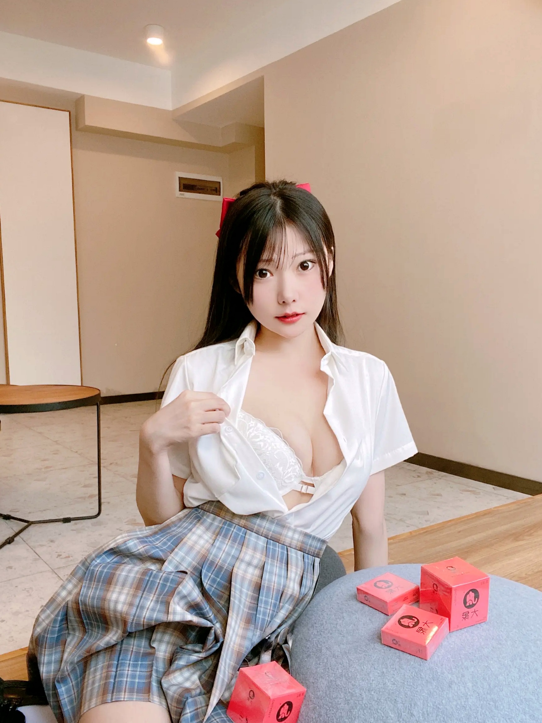 香草喵露露 JK格子裙清纯内衣私房照 甜美美腿写真