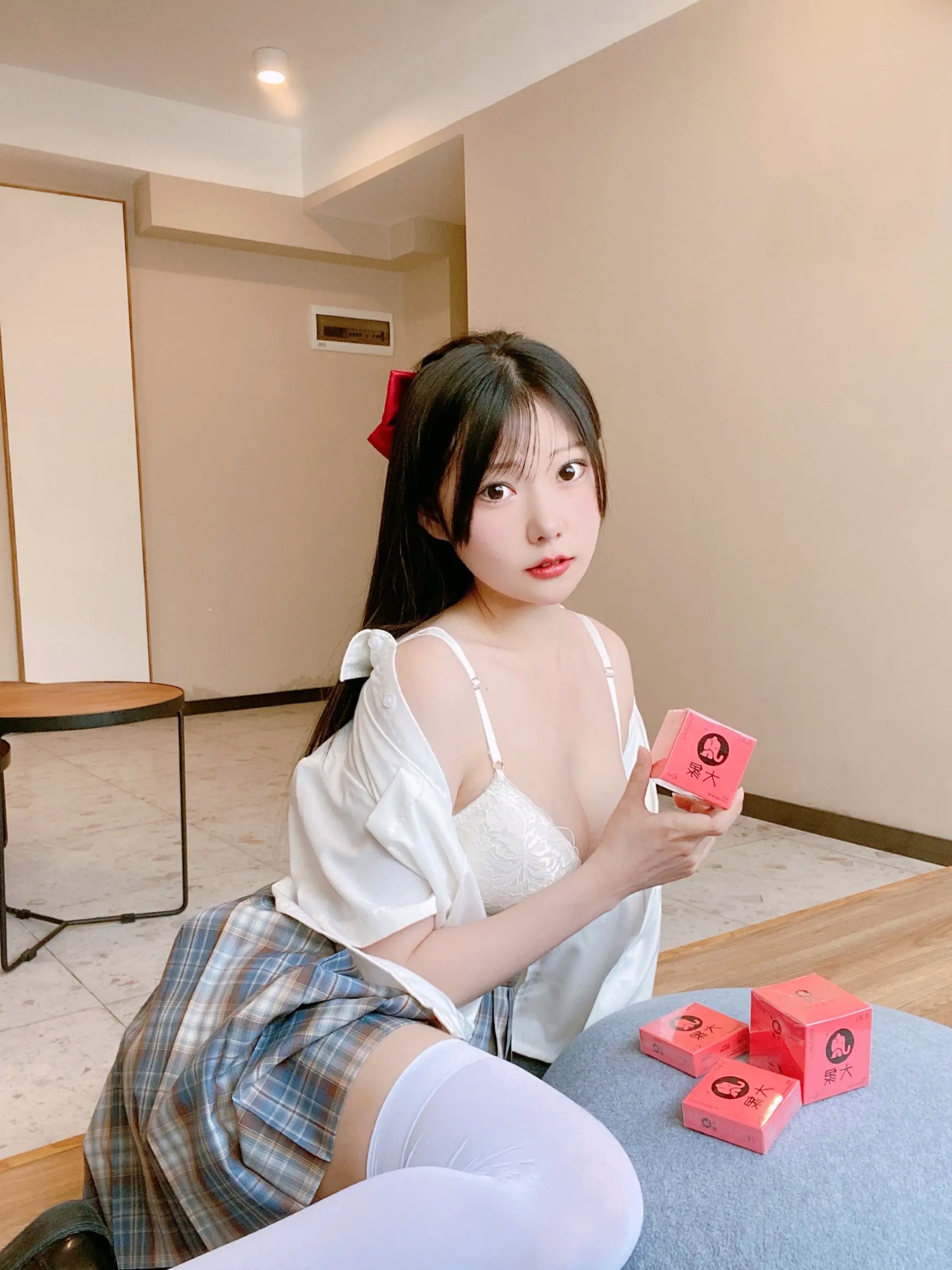 香草喵露露 JK格子裙清纯内衣私房照 甜美美腿写真