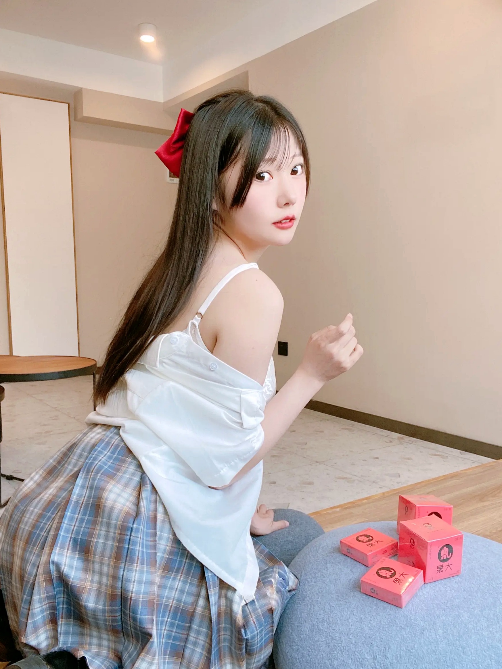 香草喵露露 JK格子裙清纯内衣私房照 甜美美腿写真