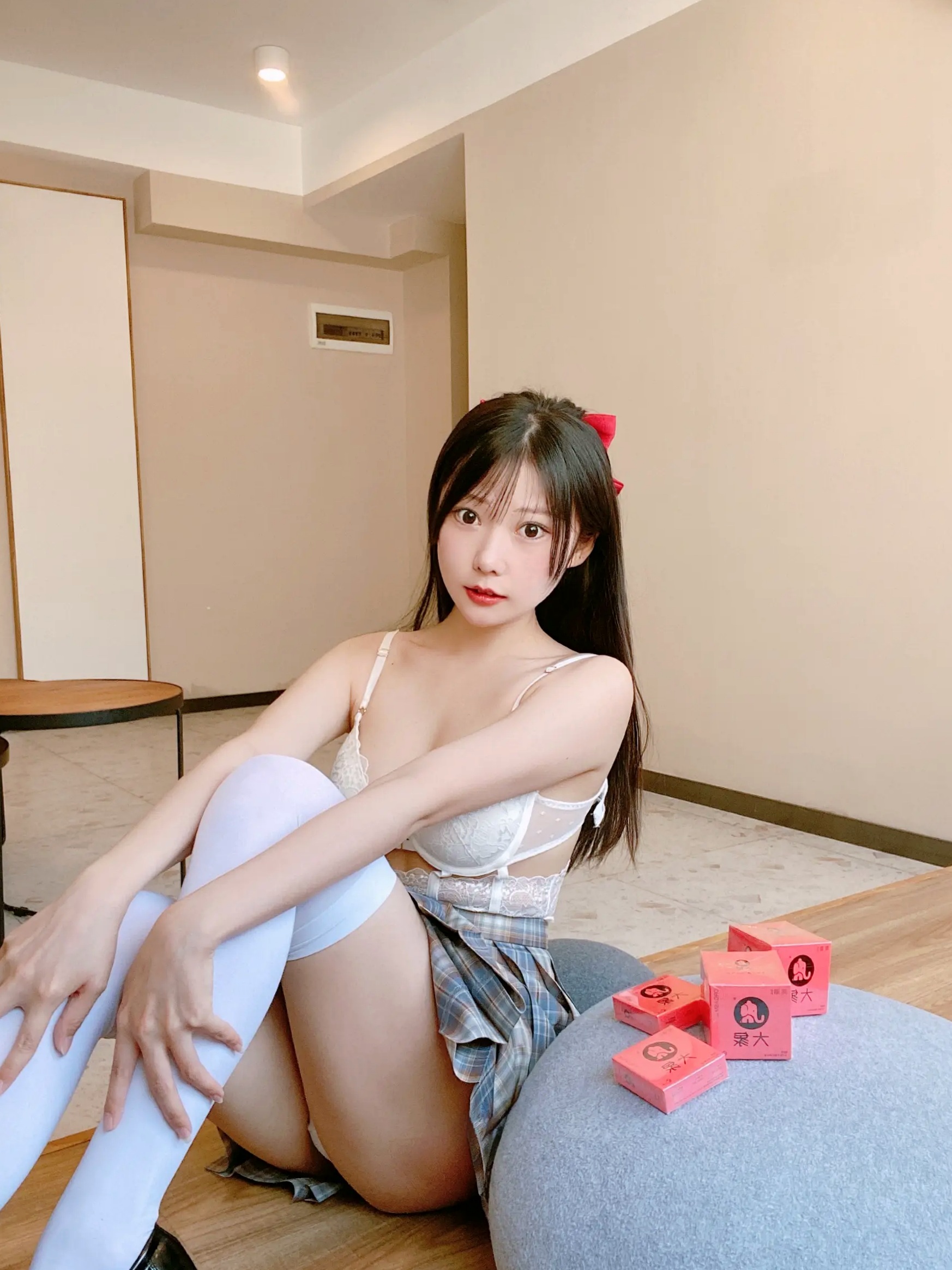 香草喵露露 JK格子裙清纯内衣私房照 甜美美腿写真