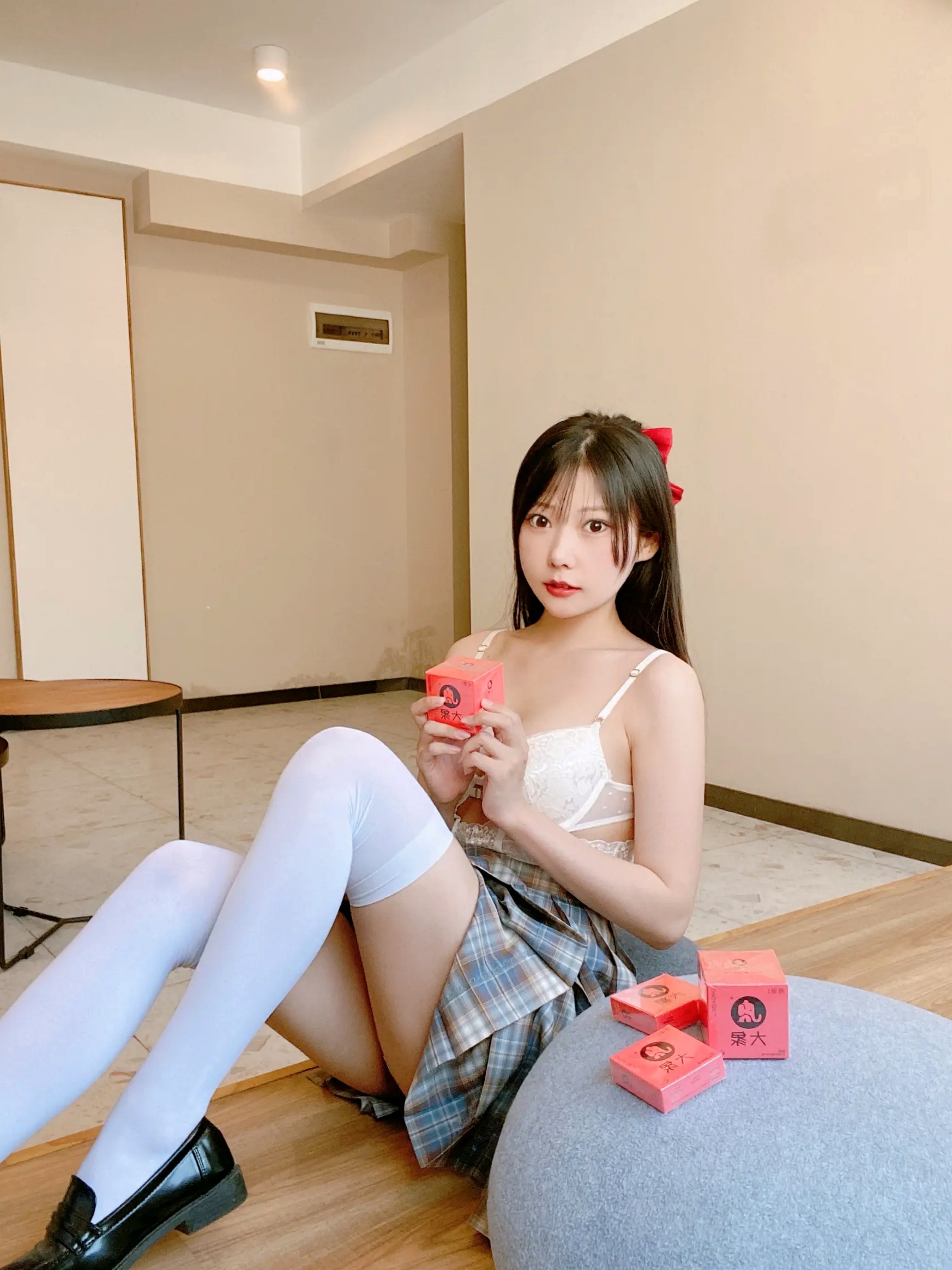 香草喵露露 JK格子裙清纯内衣私房照 甜美美腿写真