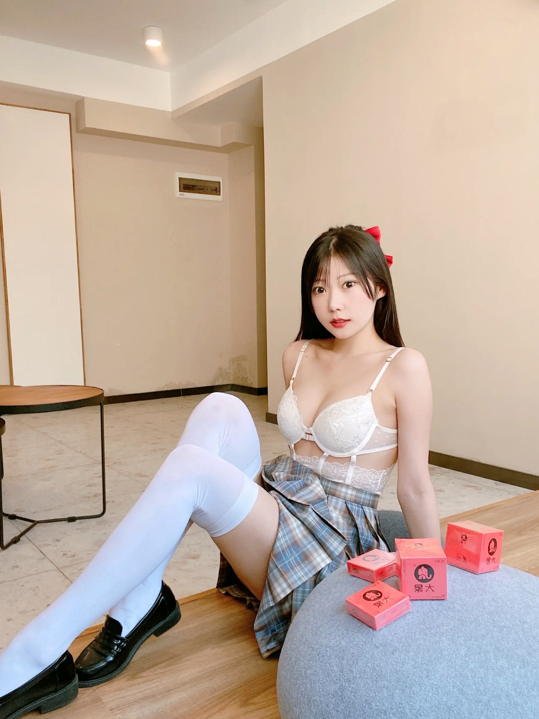 香草喵露露 JK格子裙清纯内衣私房照 甜美美腿写真