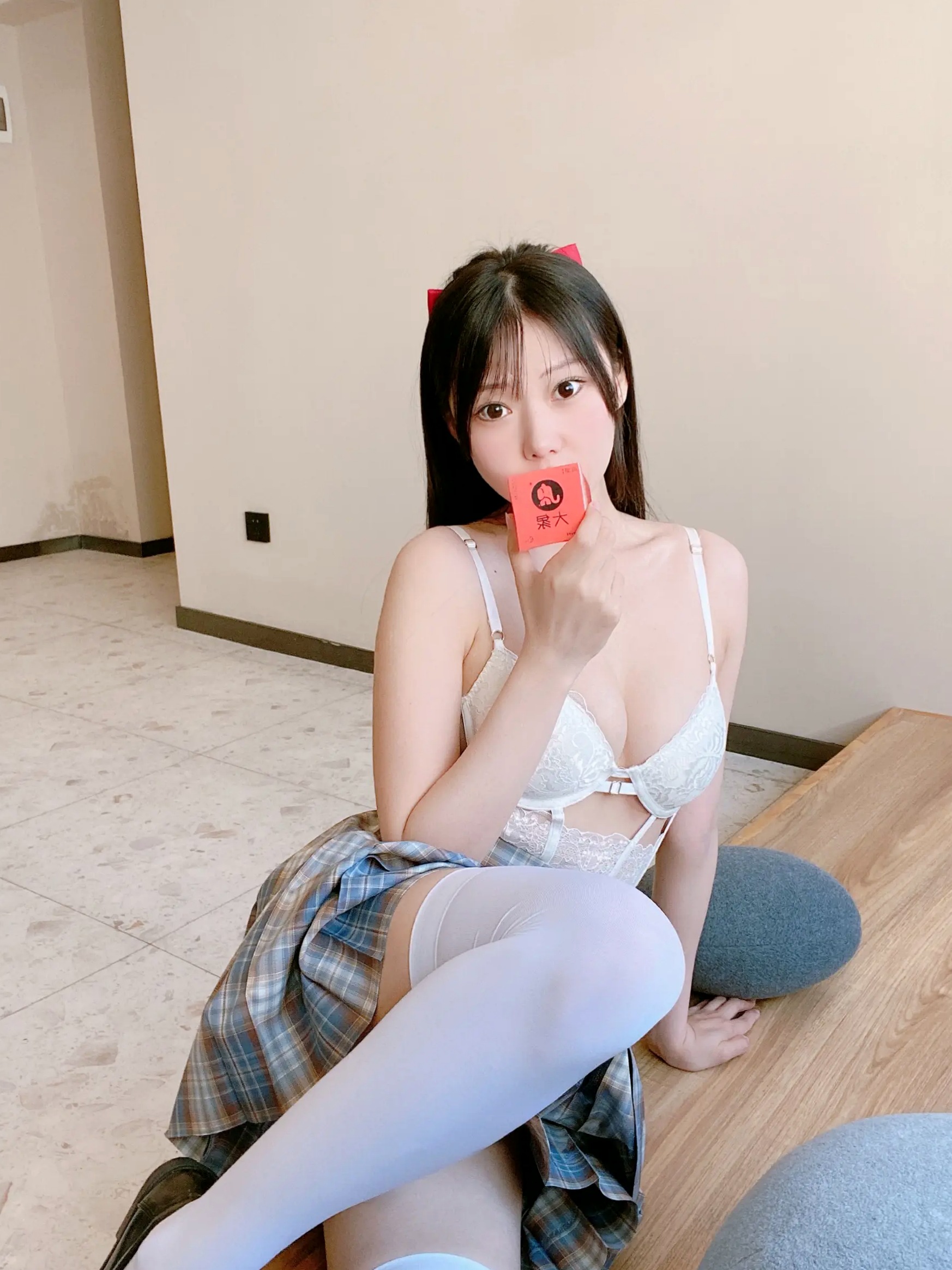 香草喵露露 JK格子裙清纯内衣私房照 甜美美腿写真