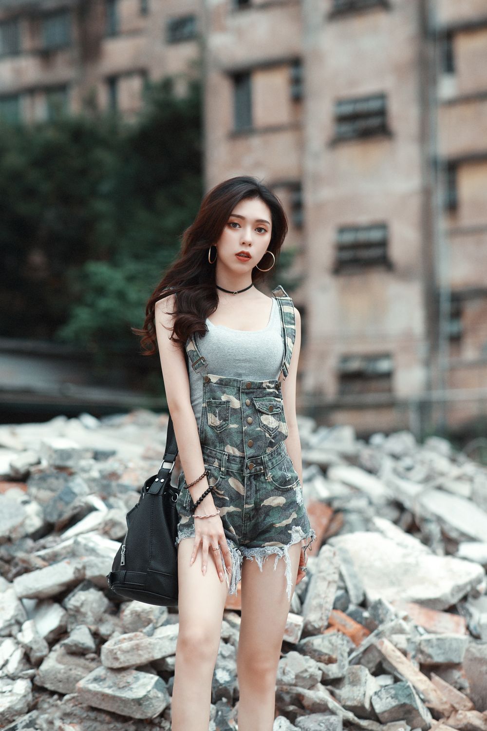 废墟女孩