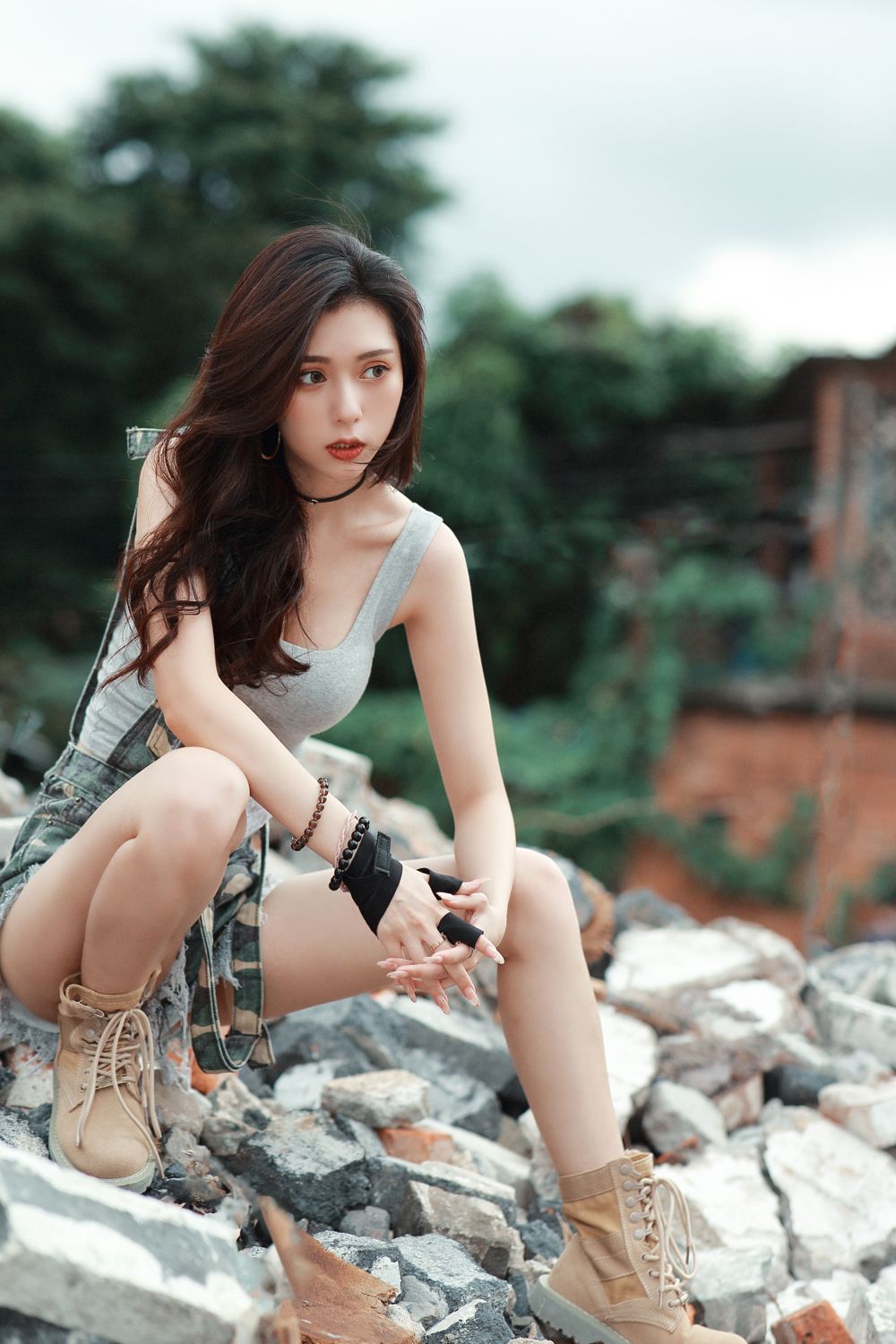 废墟女孩