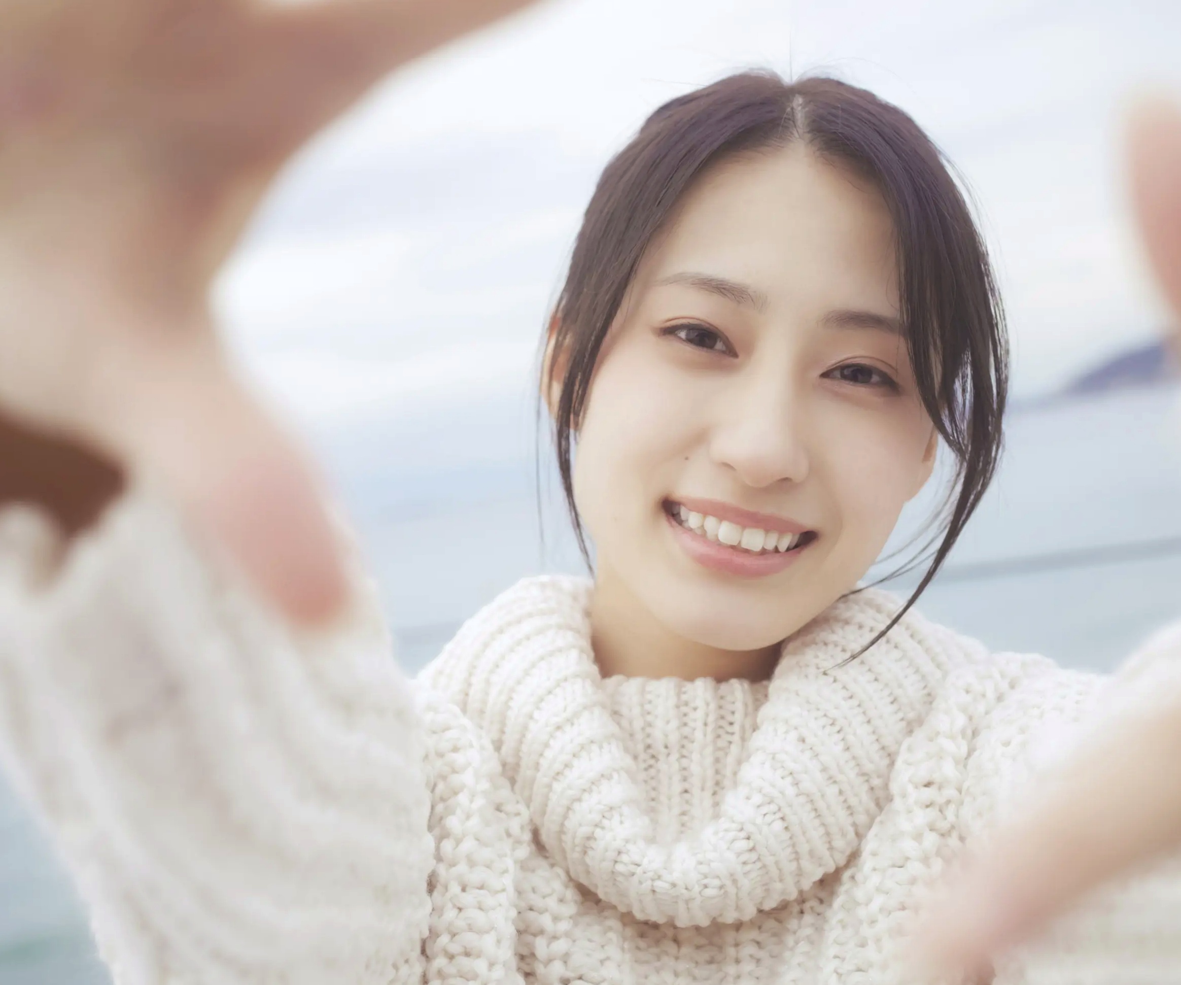 澄田綾乃 - あっぷるぱ~い 户外毛衣清新治愈与性感比基尼写真