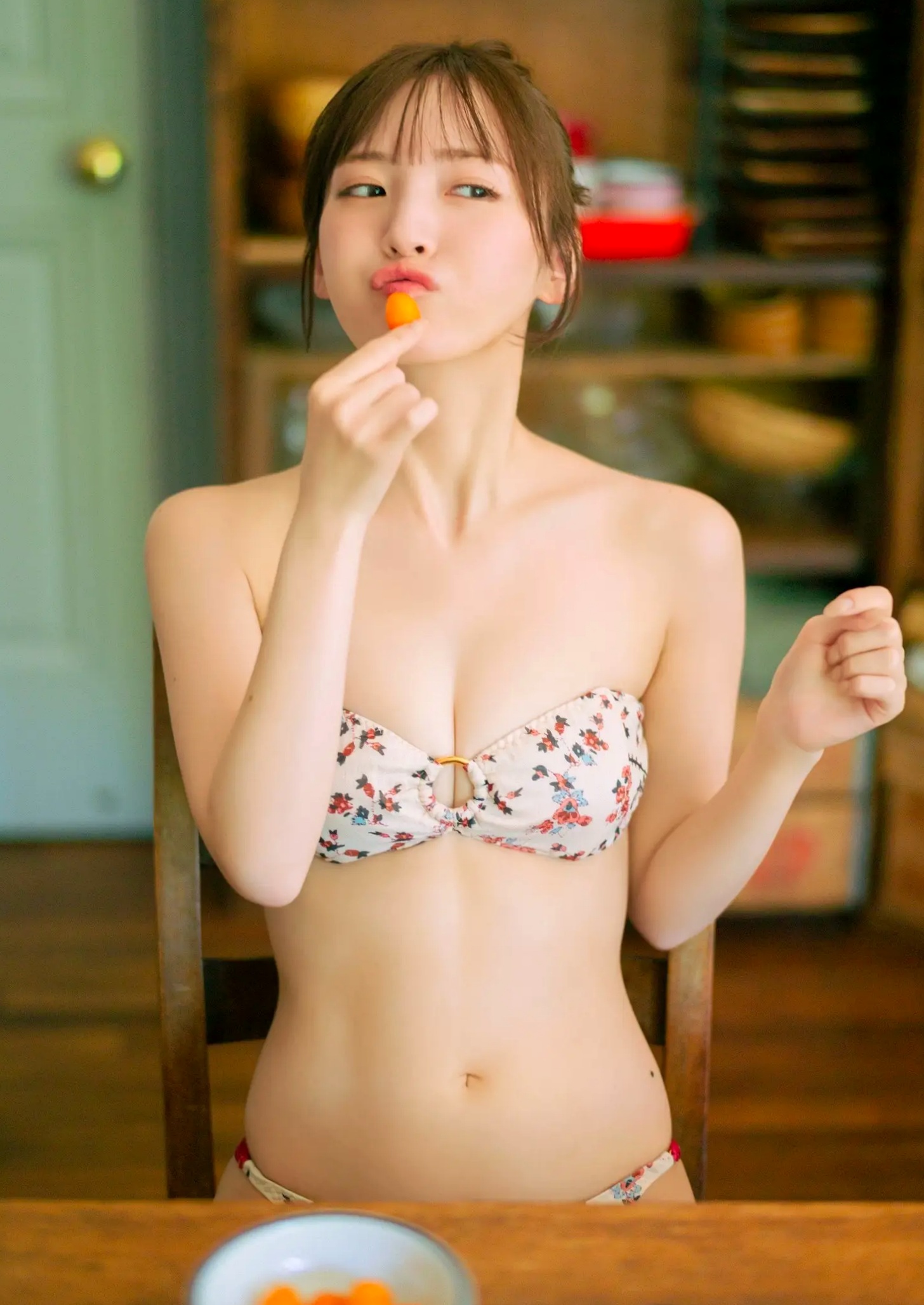 由良ゆら - “ゆらゆら”しないの…… 日系清纯比基尼与浴室家居私房写真