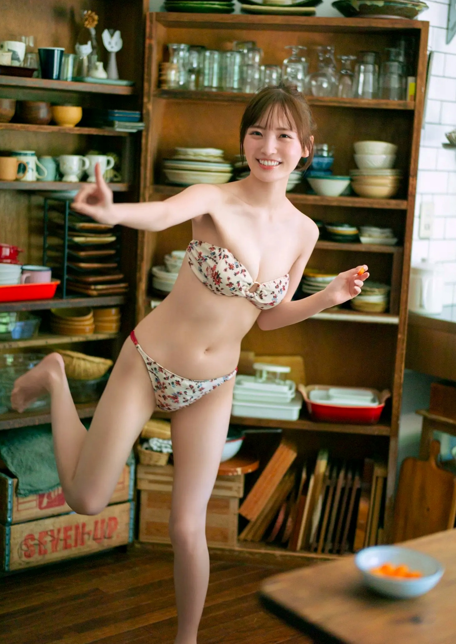 由良ゆら - “ゆらゆら”しないの…… 日系清纯比基尼与浴室家居私房写真