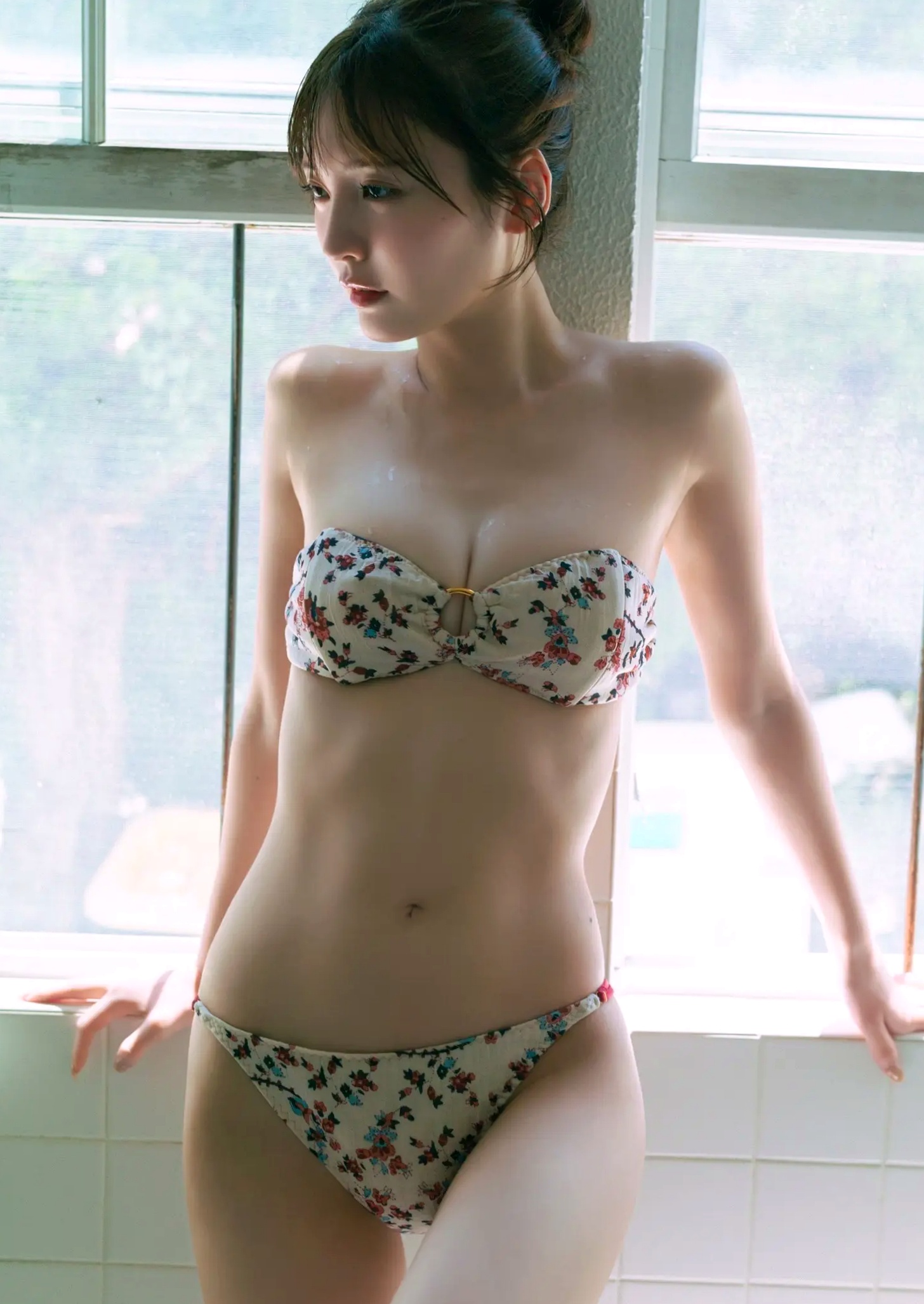 由良ゆら - “ゆらゆら”しないの…… 日系清纯比基尼与浴室家居私房写真