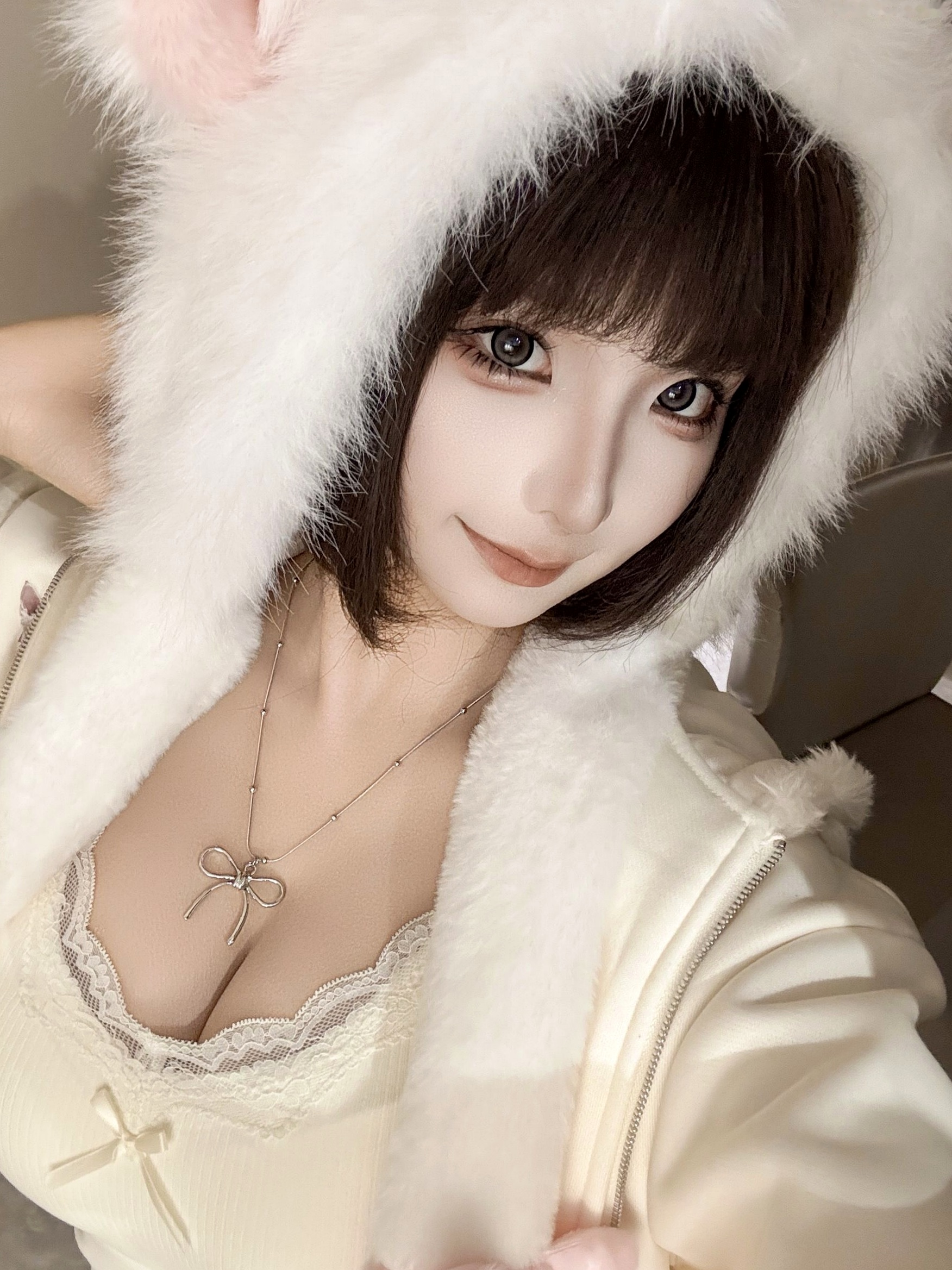 蠢沫沫-7月写真合集 绒绒毛帽蕾丝低胸私房照 萌系童颜巨乳甜美诱惑写真