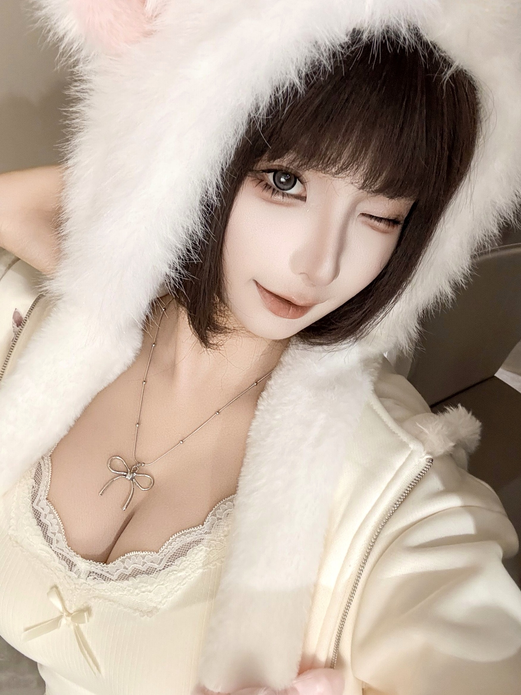 蠢沫沫-7月写真合集 绒绒毛帽蕾丝低胸私房照 萌系童颜巨乳甜美诱惑写真