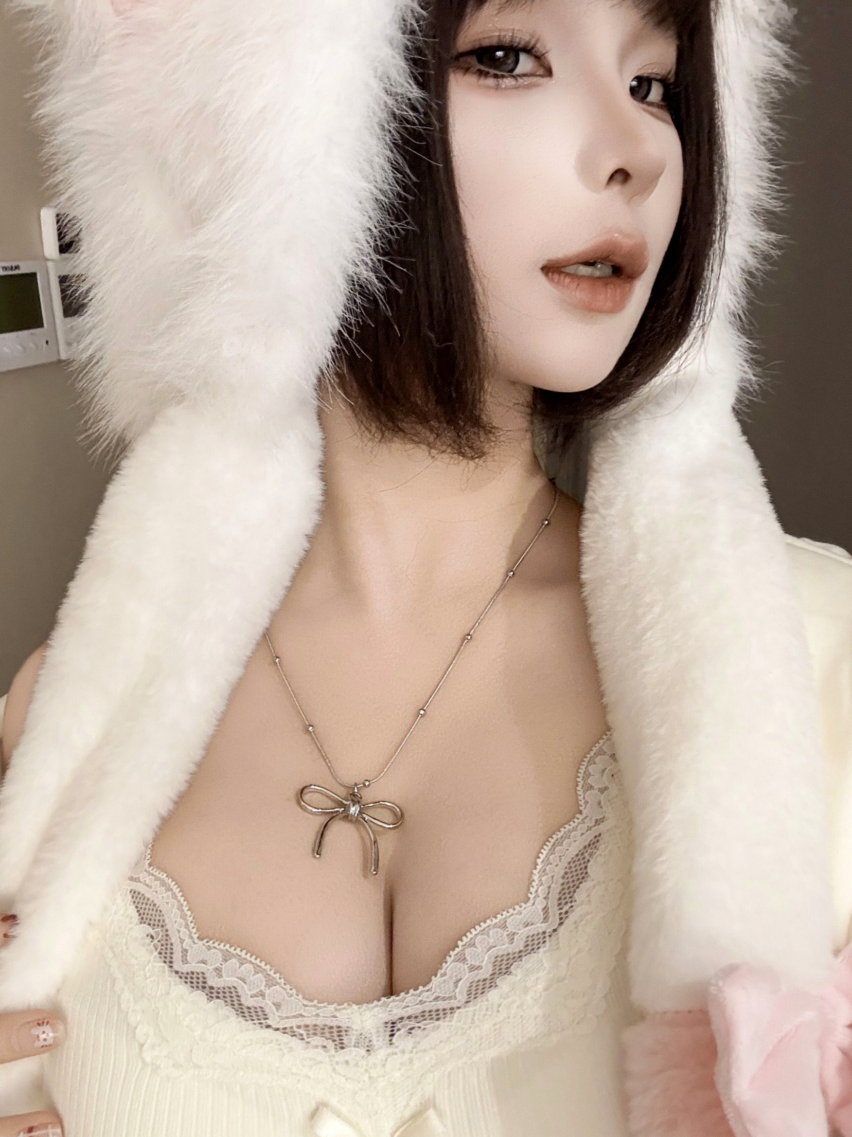 蠢沫沫-7月写真合集 绒绒毛帽蕾丝低胸私房照 萌系童颜巨乳甜美诱惑写真