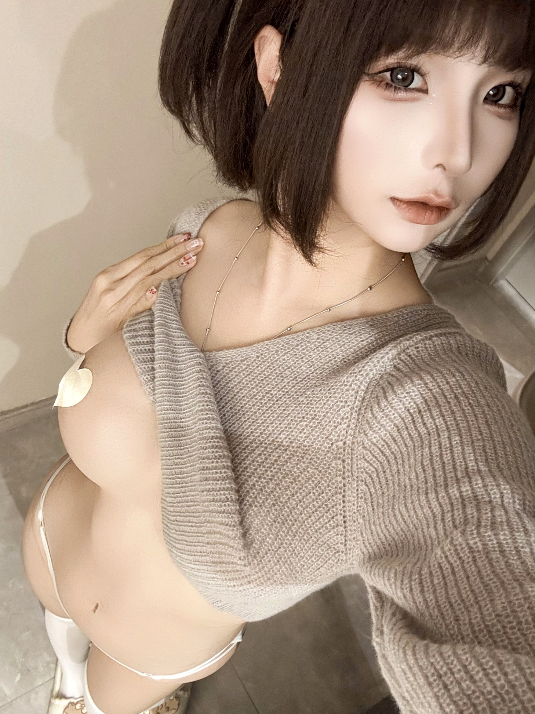 蠢沫沫-7月写真合集 绒绒毛帽蕾丝低胸私房照 萌系童颜巨乳甜美诱惑写真