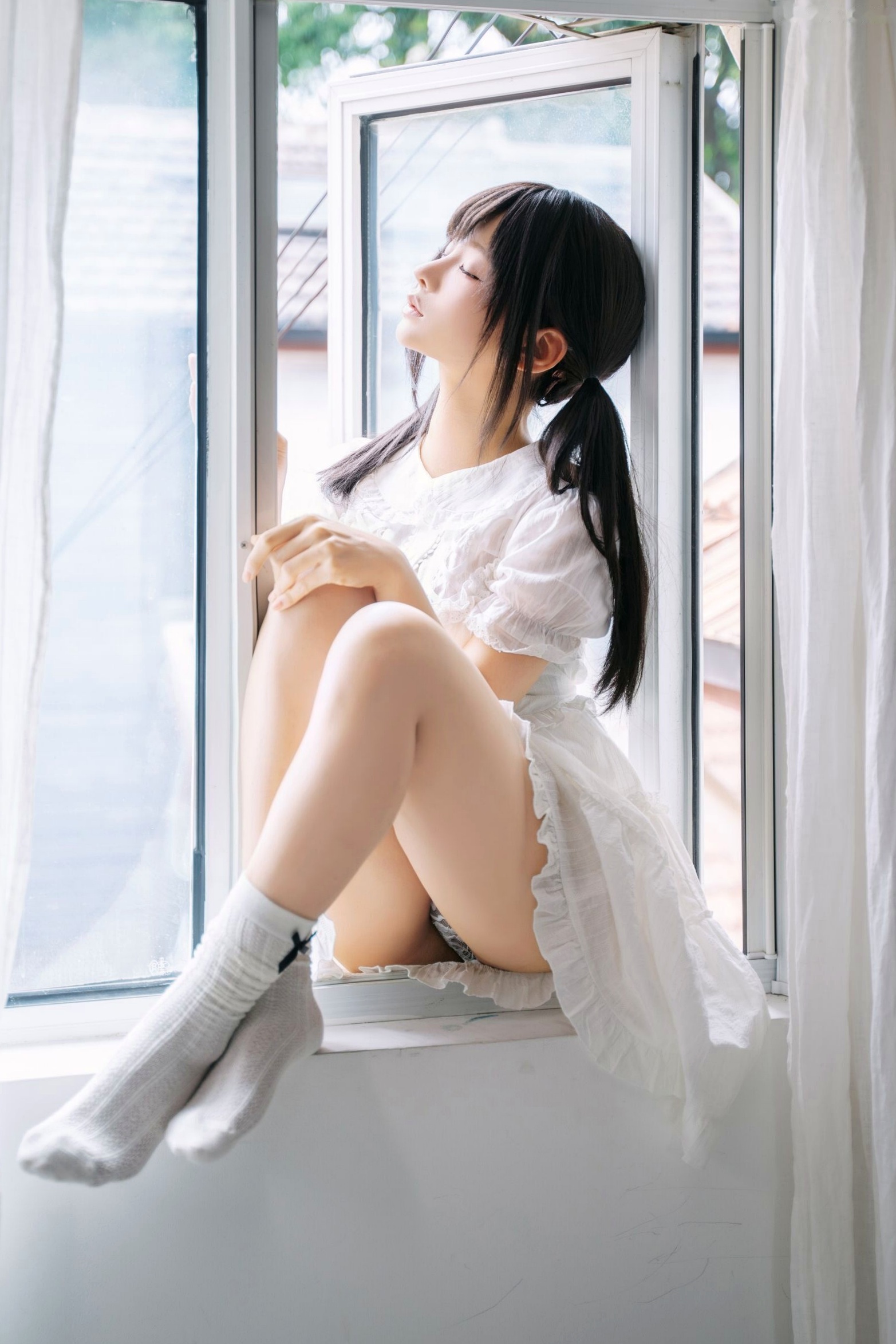 蠢沫沫-2025年08月自拍 紫色蕾丝内衣丝袜复古私房性感写真