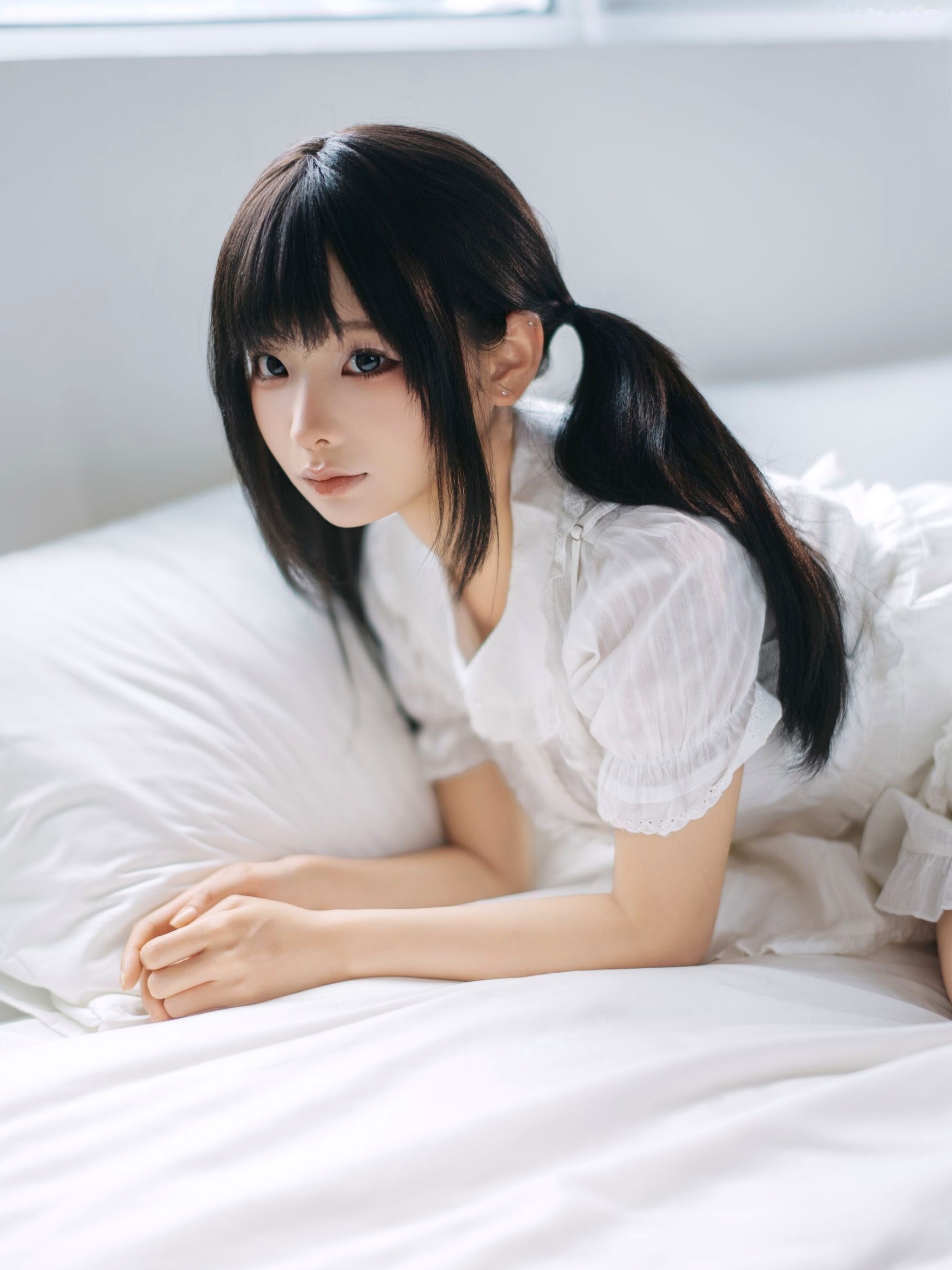 蠢沫沫-2025年08月自拍 紫色蕾丝内衣丝袜复古私房性感写真