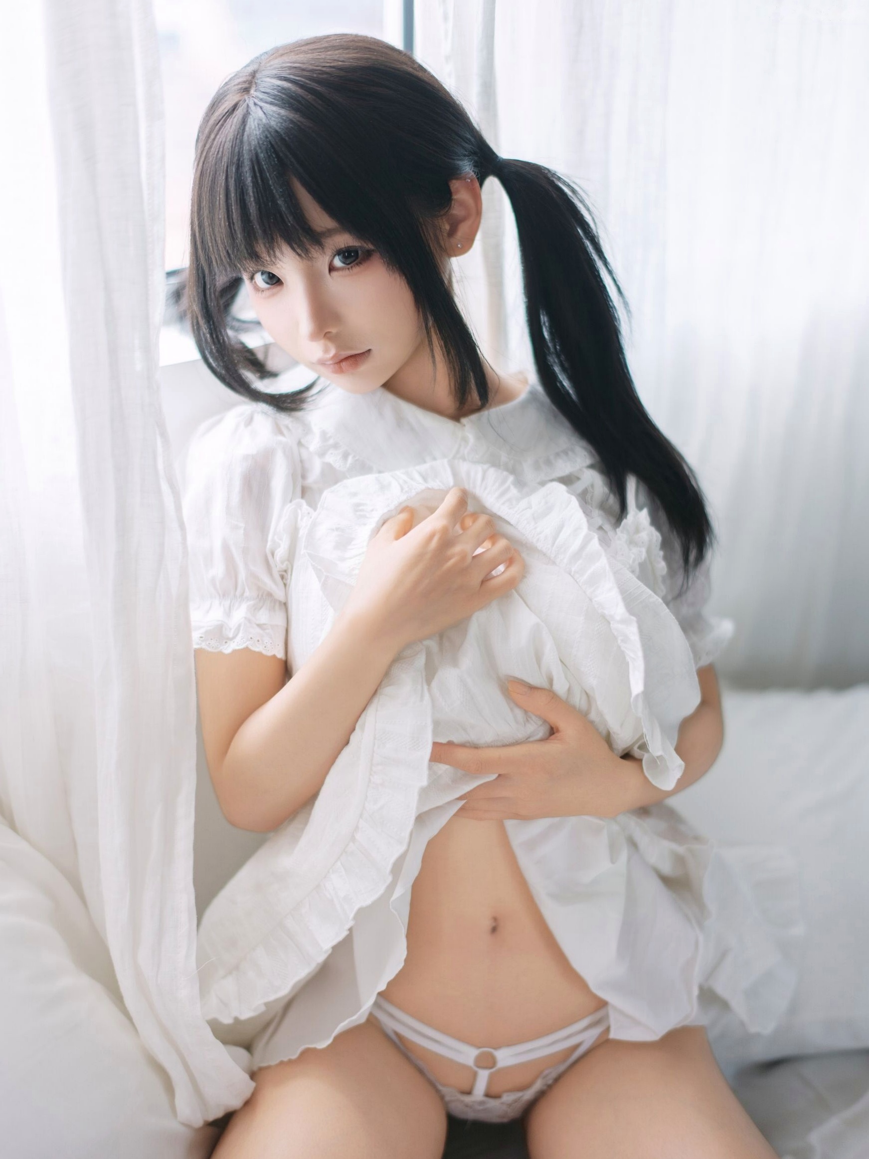 蠢沫沫-2025年08月自拍 紫色蕾丝内衣丝袜复古私房性感写真