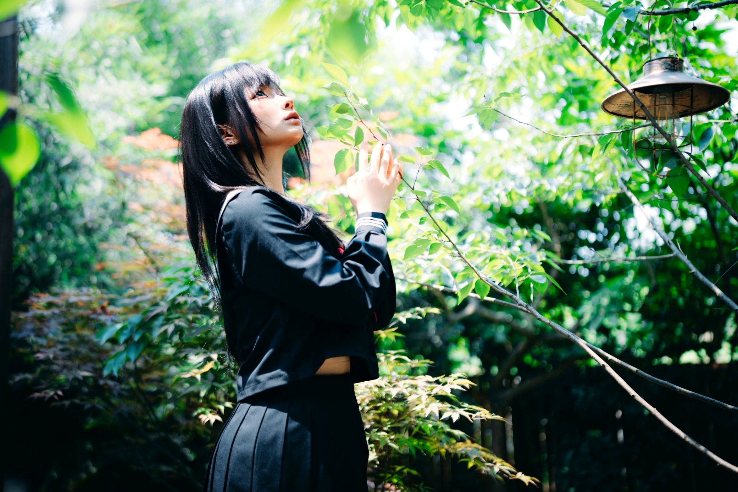 蠢沫沫-10月自拍校服私房写真,深色制服与纯白居家风格,尽显极致清纯萌系女神风采