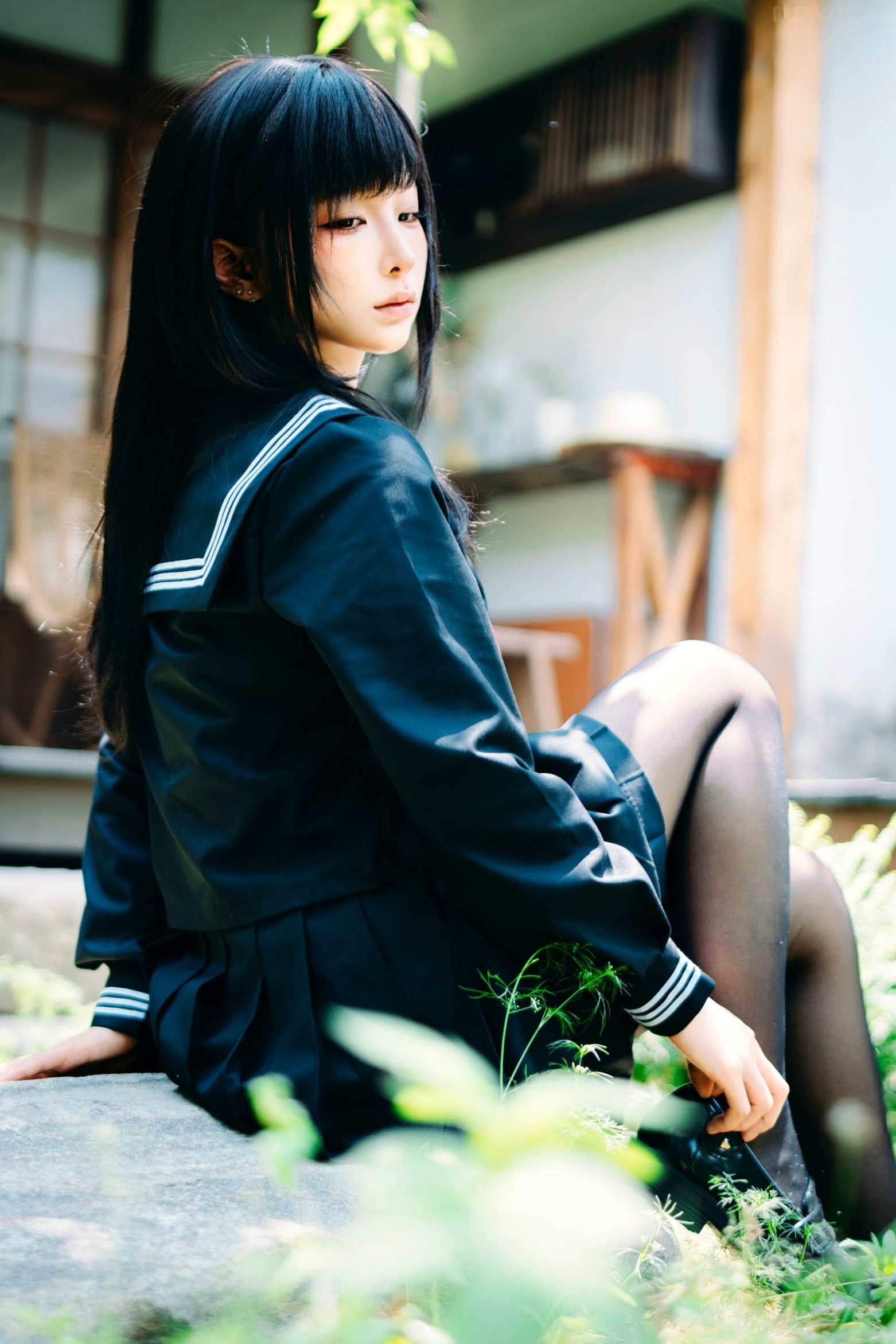 蠢沫沫-10月自拍校服私房写真,深色制服与纯白居家风格,尽显极致清纯萌系女神风采