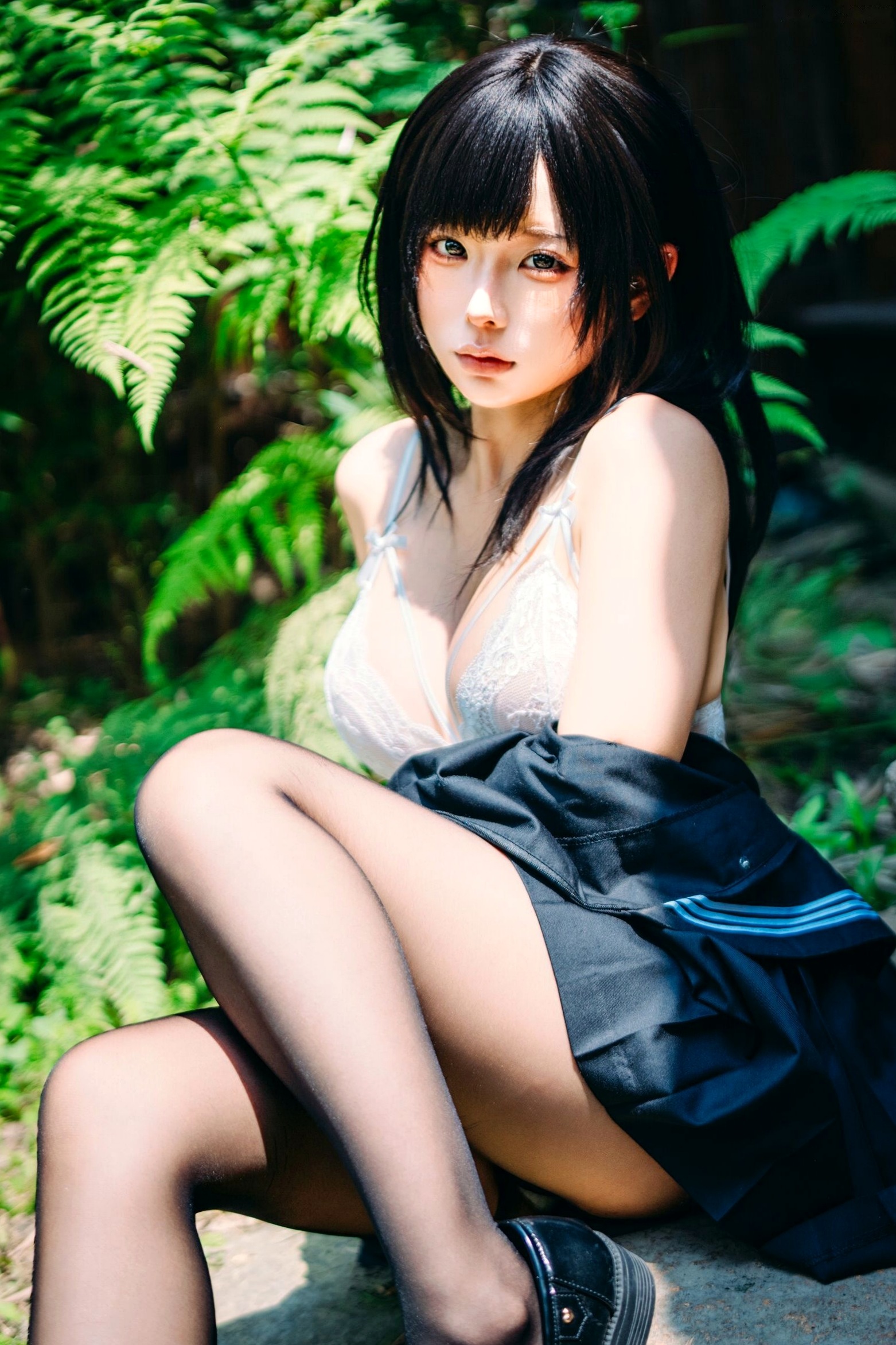 蠢沫沫-10月自拍校服私房写真,深色制服与纯白居家风格,尽显极致清纯萌系女神风采